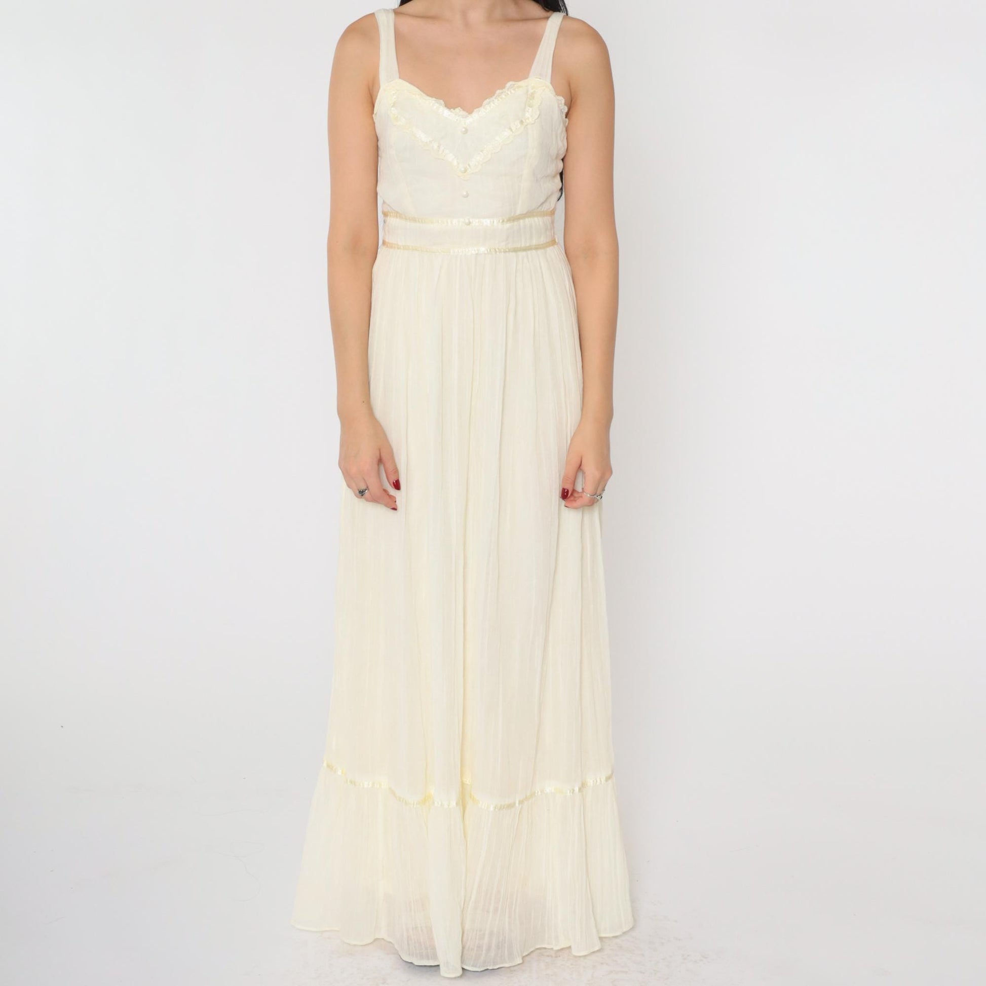 70s Cream Tiered Maxi Dress Sweetheart Neckline Lace Trim Small