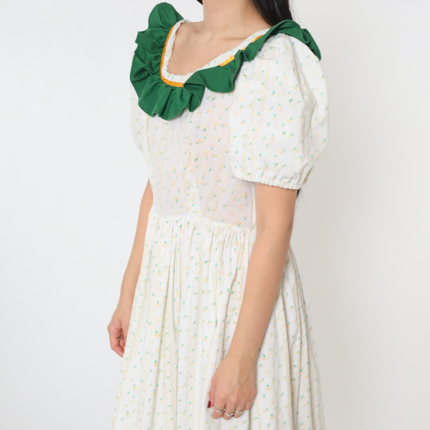 70s White Calico Floral Maxi Dress Puff Sleeve Green Ruffles High Waist Medium
