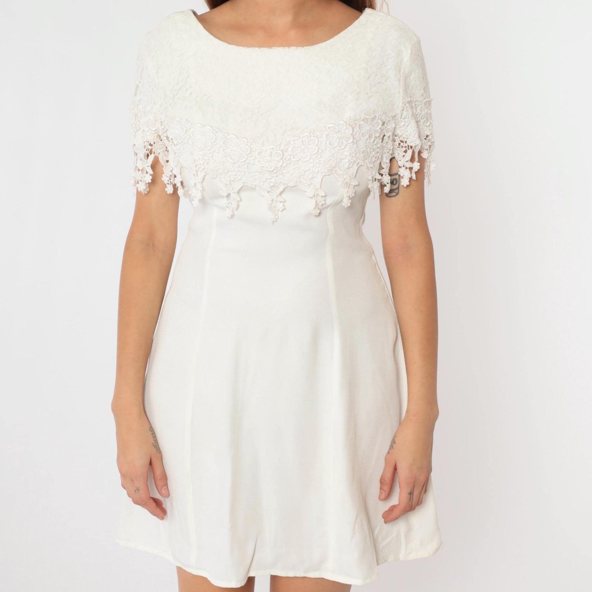 90s White Lace Mini Dress Floral Short Sleeve Bow Back Train Small