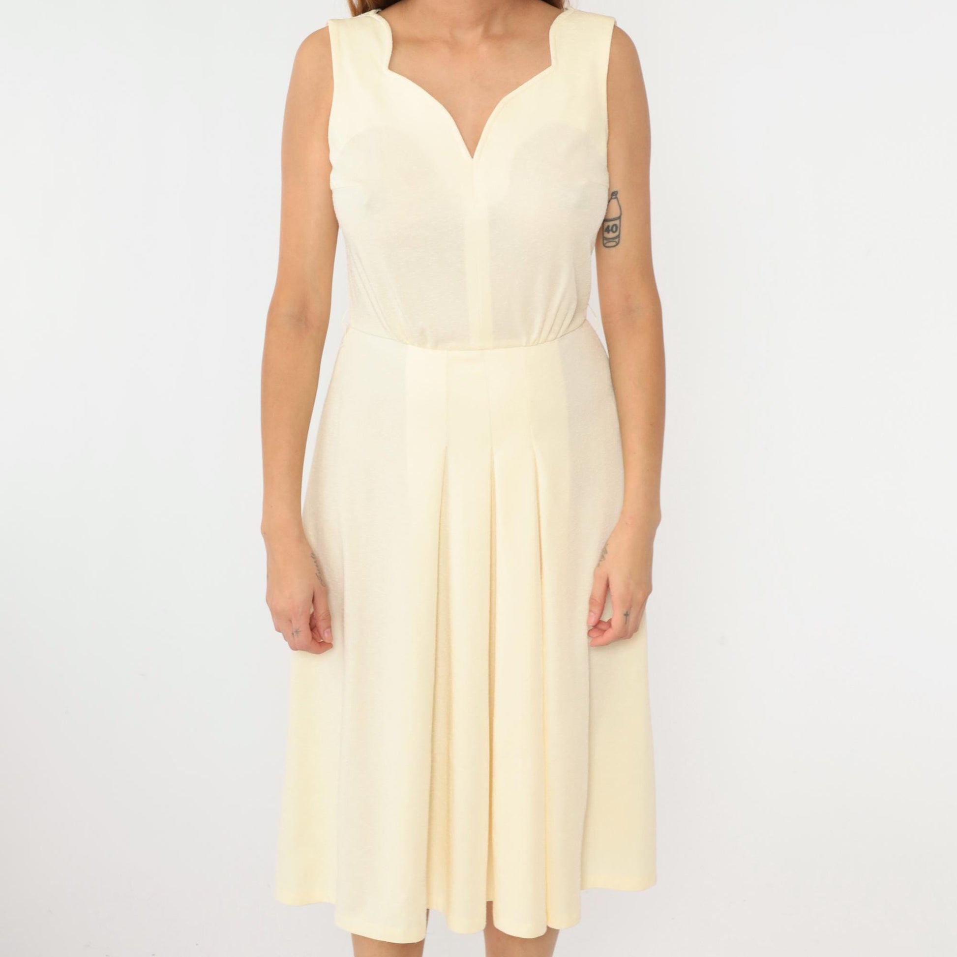 1970s Carnegie of London Cream Scalloped Pleated Midi Dress Small