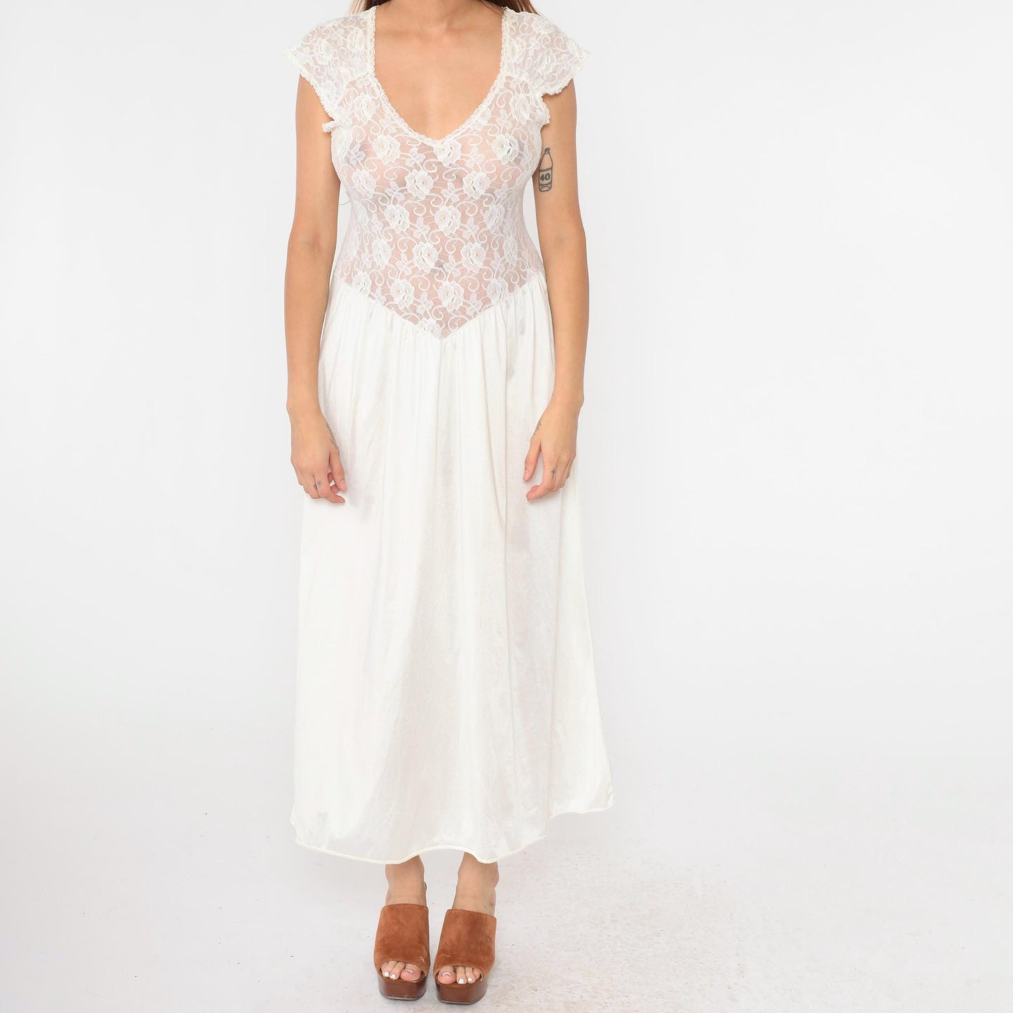 80s White Lace Iridescent Maxi Nightgown Cap Sleeve Low Basque Waist Medium