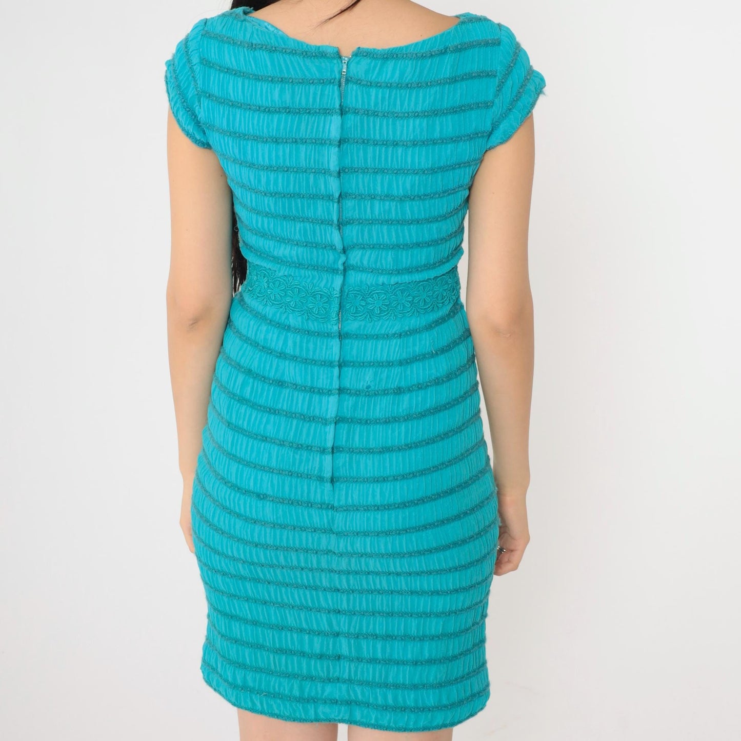 1960s Blue Appliqué Yarn Striped Sleeveless Sheath Cocktail Dress Extra Small