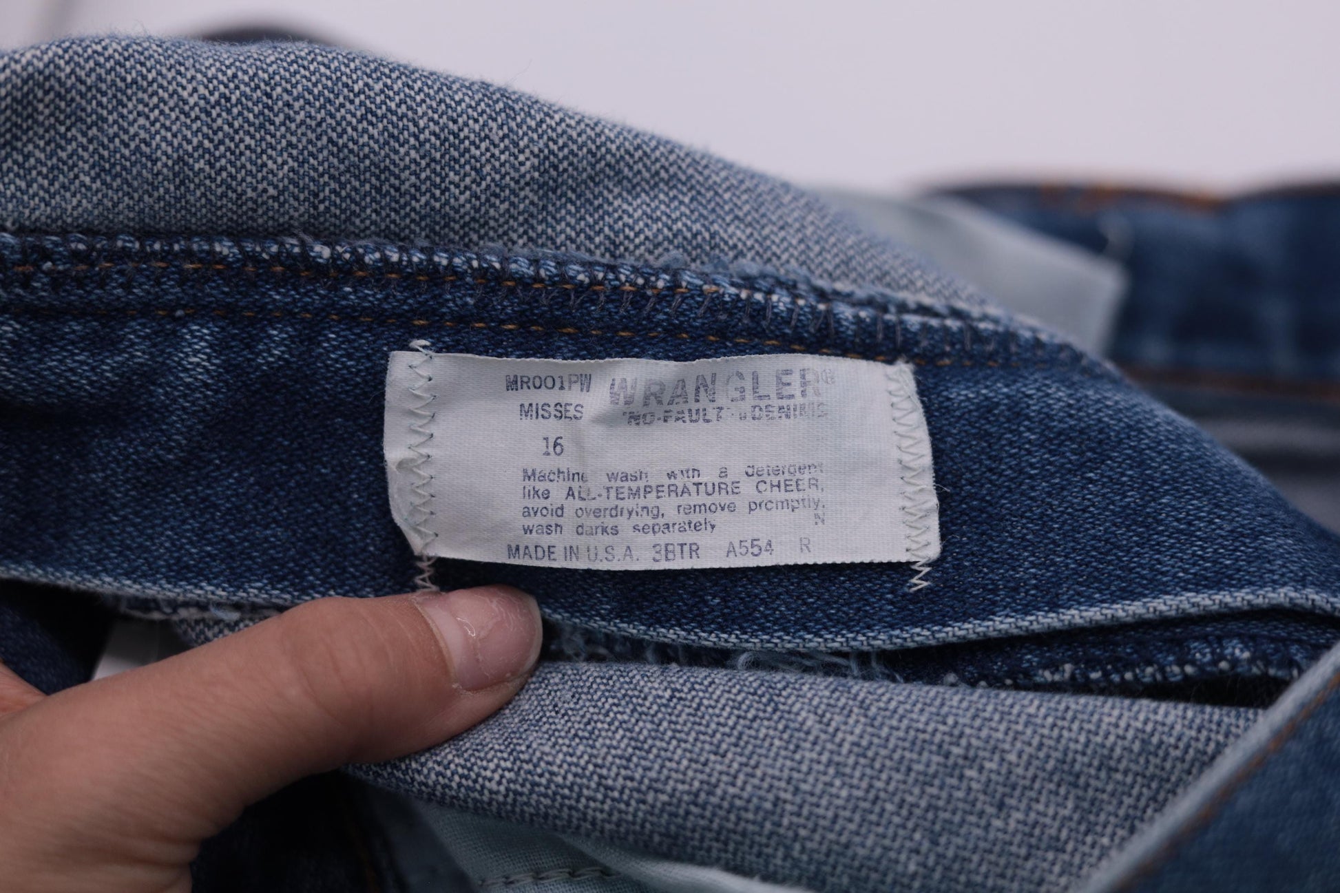 80s Wrangler High-Waisted Straight Leg Jeans Faded Blue Denim USA Made 16