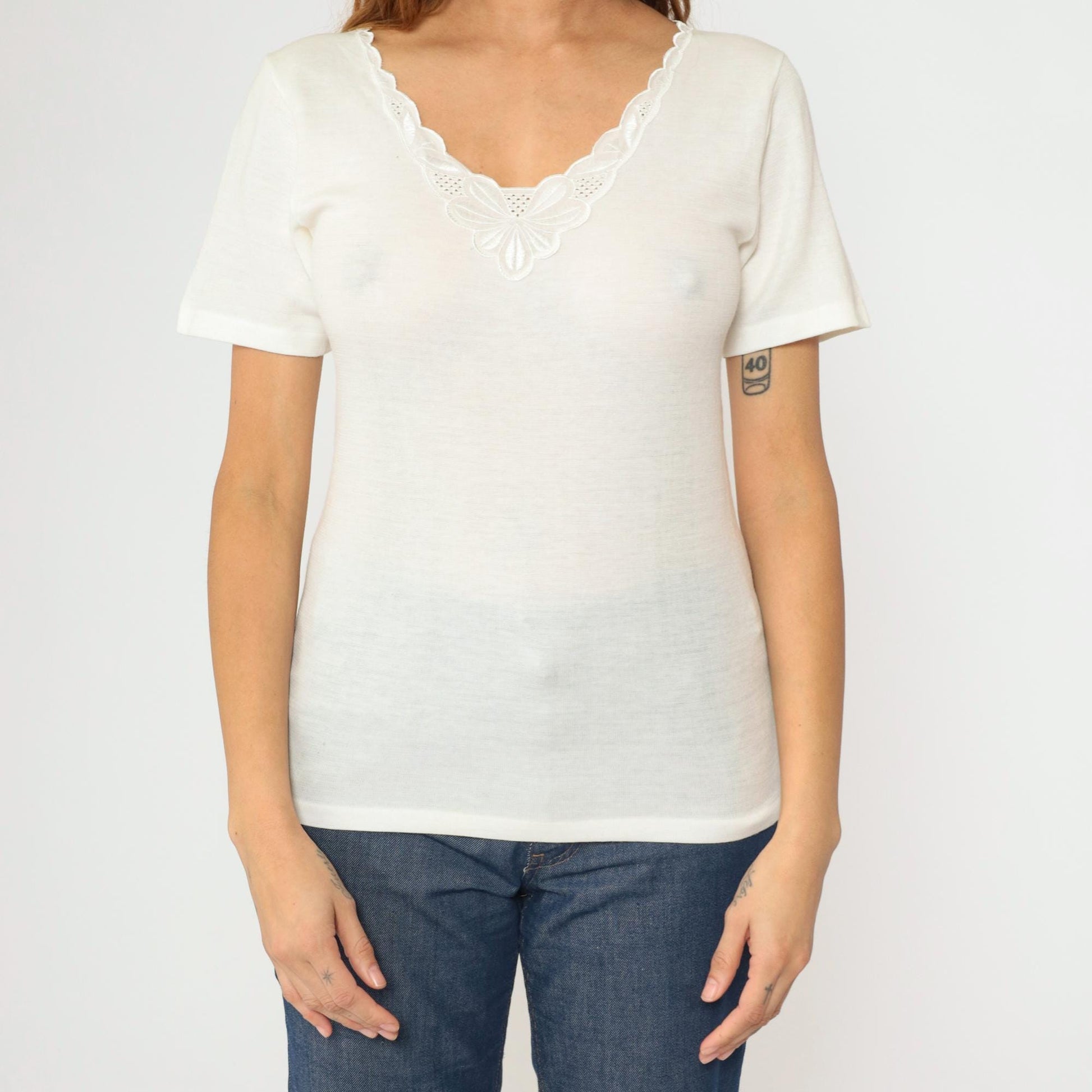 80s Italian Knit White Blouse Floral Embroidered Scalloped Neckline Small
