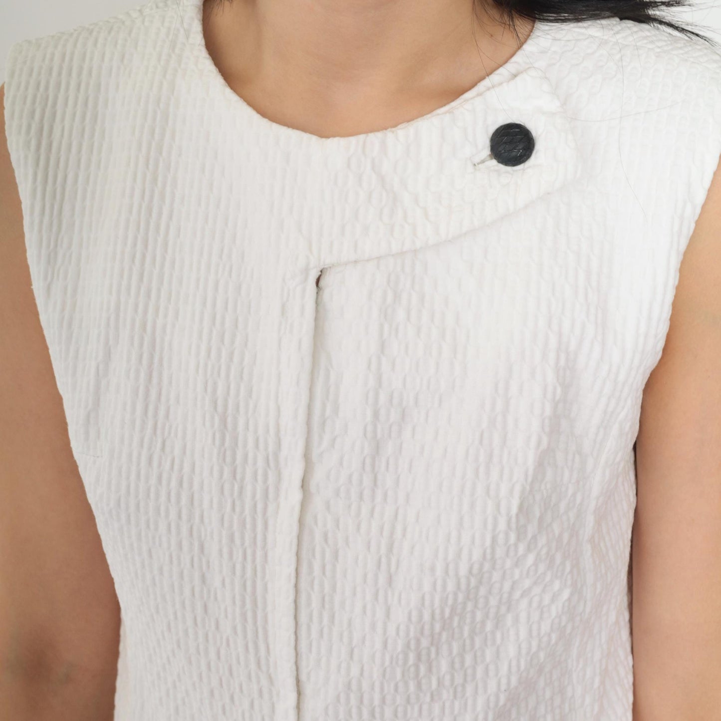 60s White Mod Mini Shift Dress Sleeveless Front Zip Textured Small