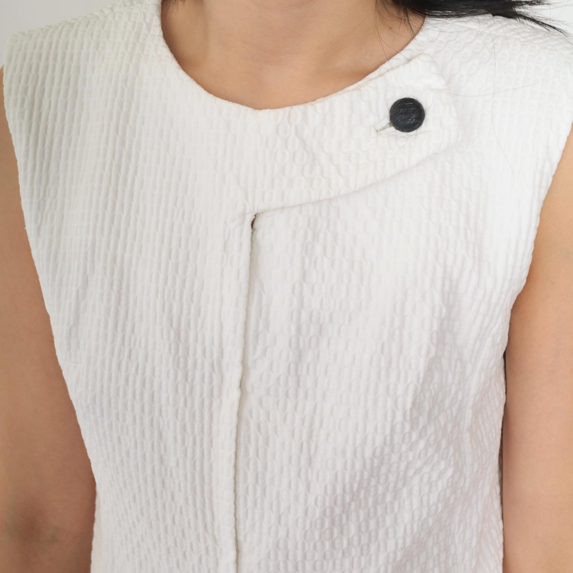 60s White Mod Mini Shift Dress Sleeveless Front Zip Textured Small