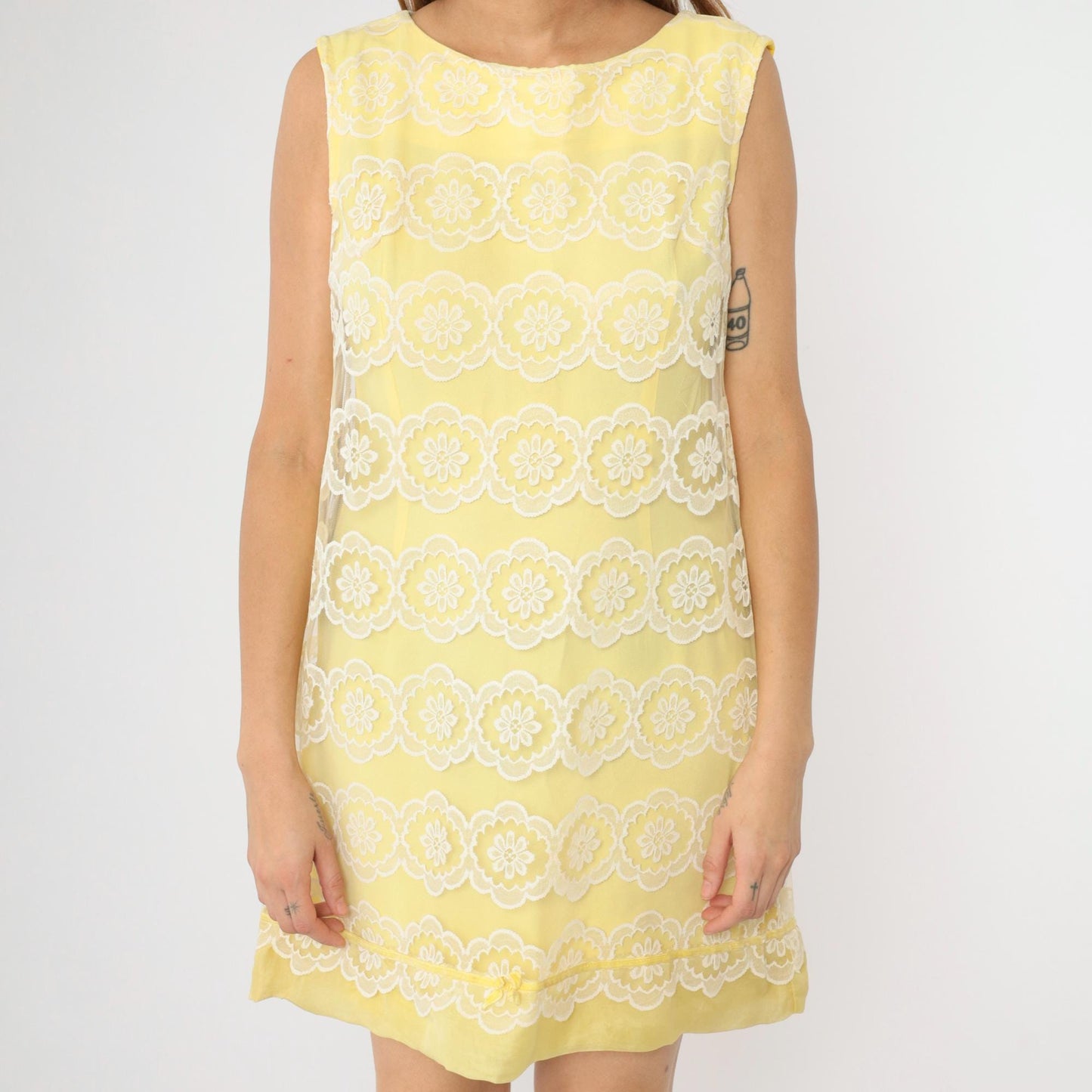 60s Yellow Lace Shift Mini Dress White Floral Overlay Sleeveless Small