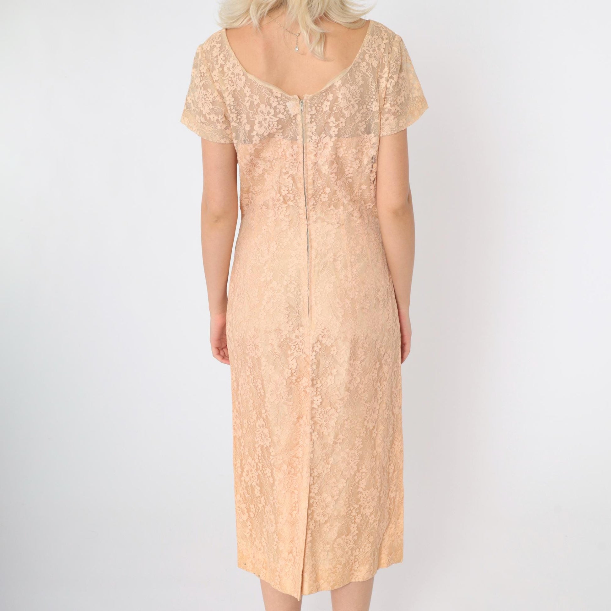 1960s Peach Lace Midi Dress Sweetheart Neckline Short Sleeve Small