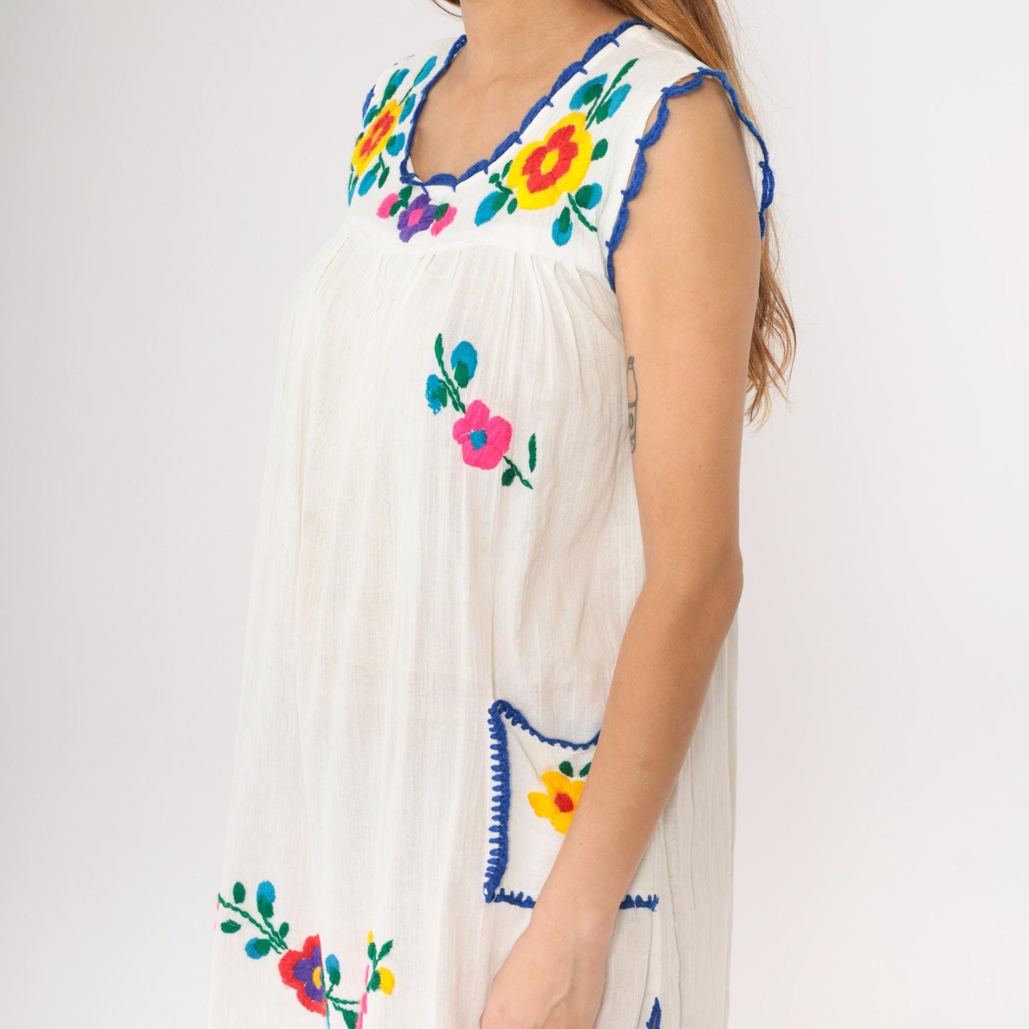 90s Mexican Embroidered White Cotton Gauze Mini Dress Floral Scallop Trim Medium M