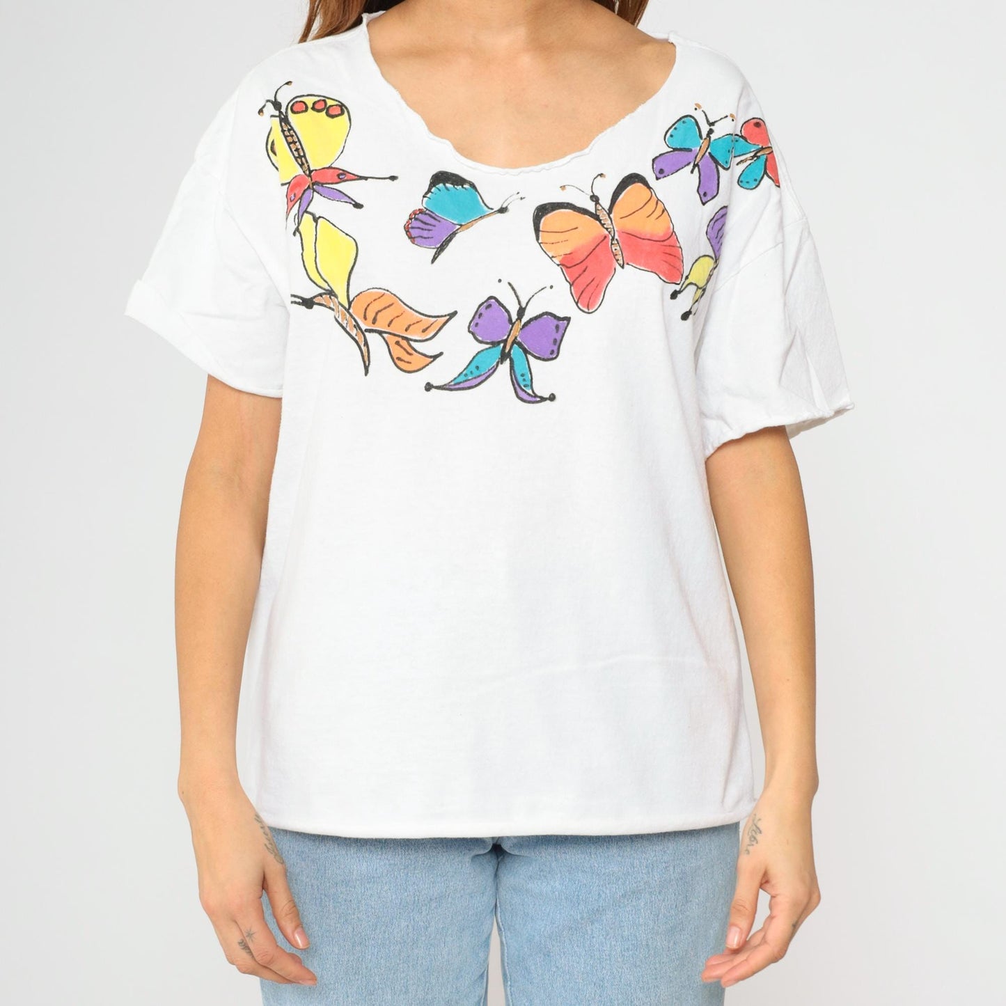90s White Butterfly Graphic T-Shirt Raw Neckline Scoop Neck Extra Large XL