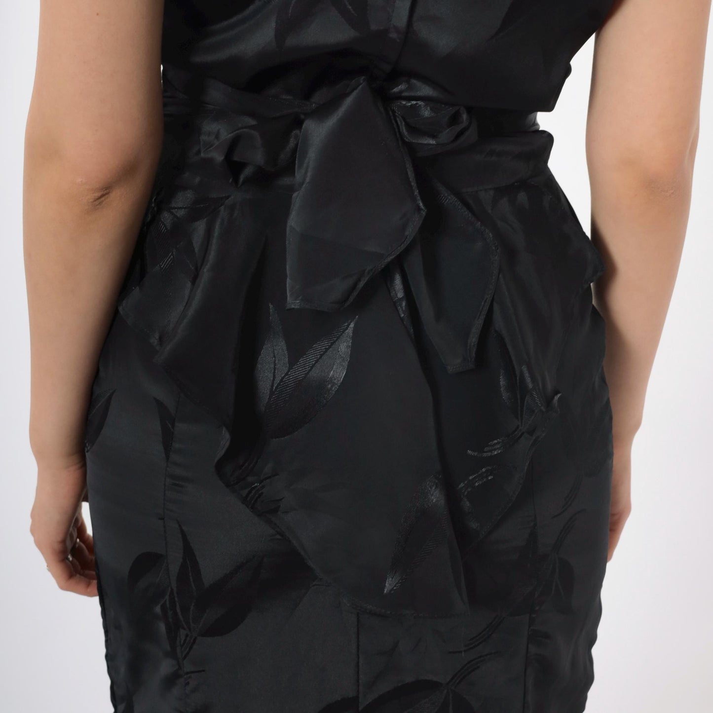 1940s Black Jacquard Midi Dress Peter Pan Collar Cap Sleeve Tie-Back Small