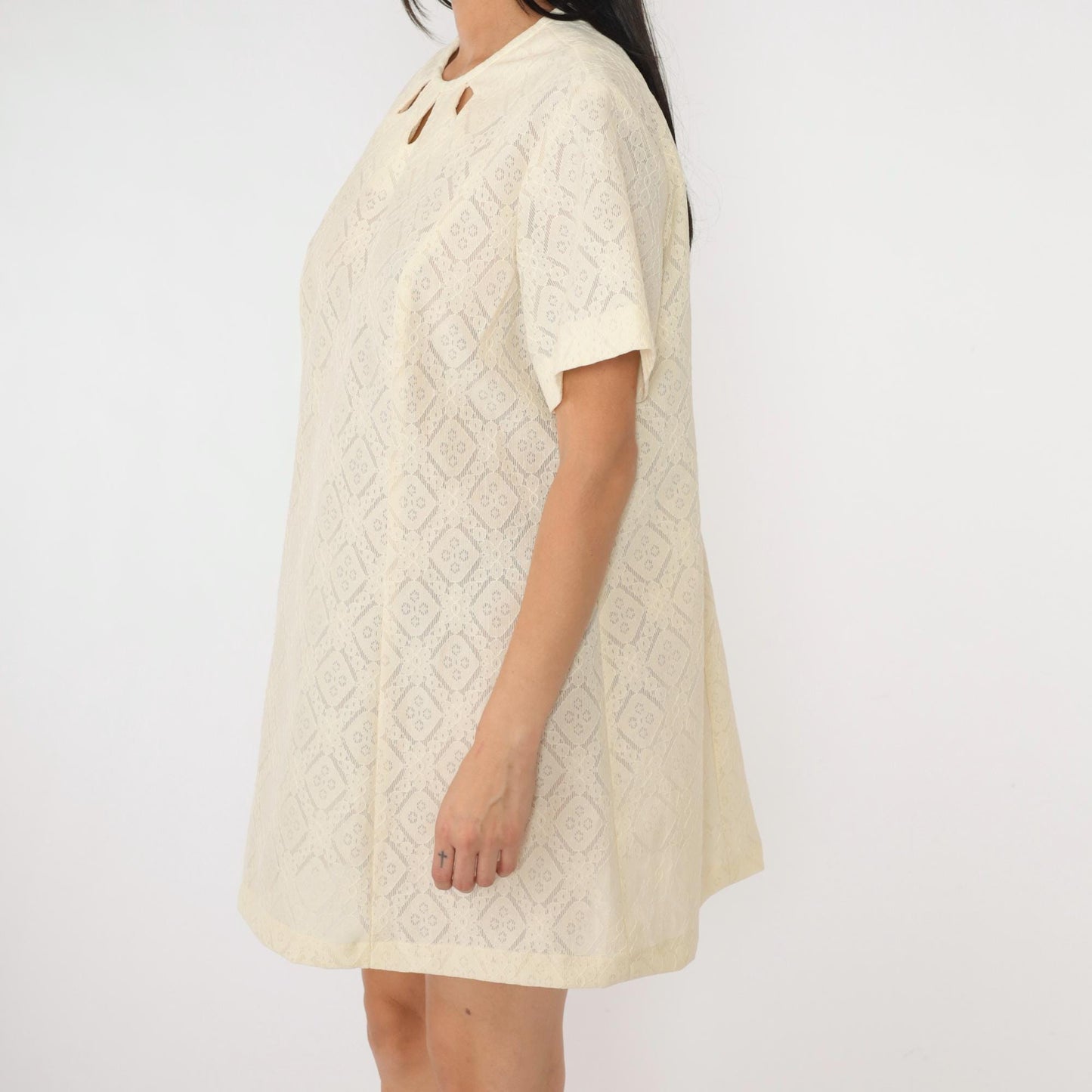 1960s Cream Lace Mini Dress Keyhole Neck Short Sleeve Shift Extra Large