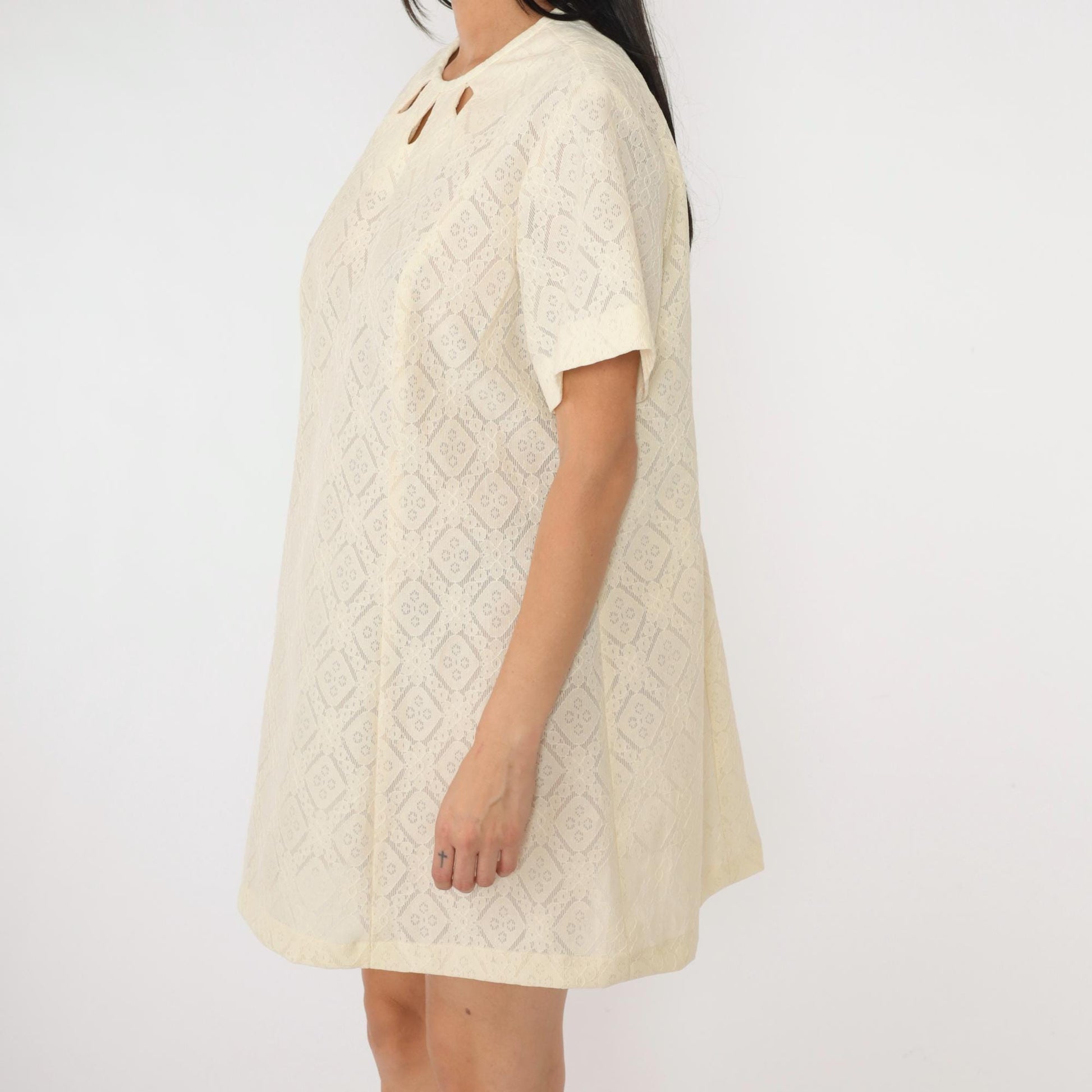 1960s Cream Lace Mini Dress Keyhole Neck Short Sleeve Shift Extra Large