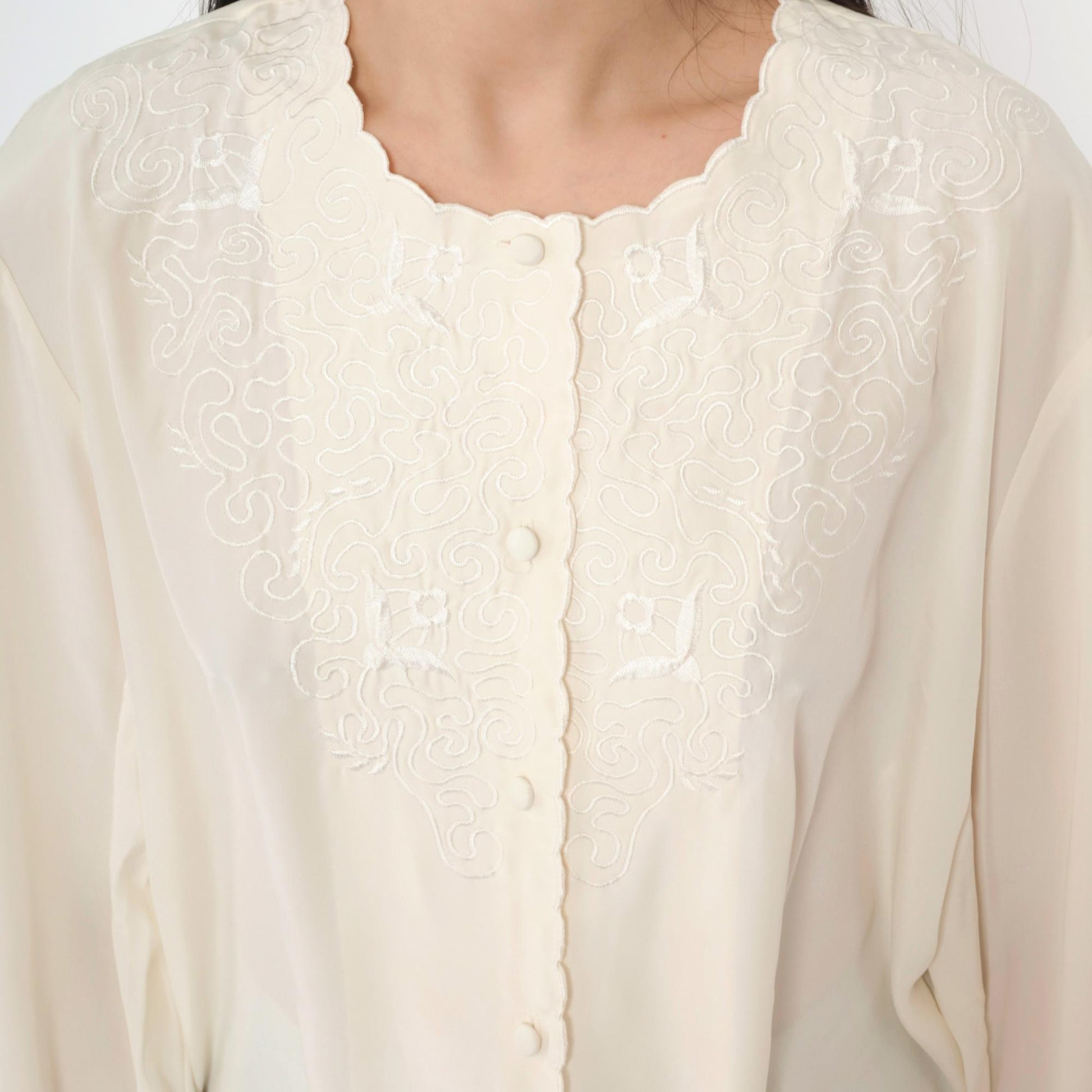90s Mikado Ivory Embroidered Blouse Bird Motif Scalloped Long Sleeve Large L