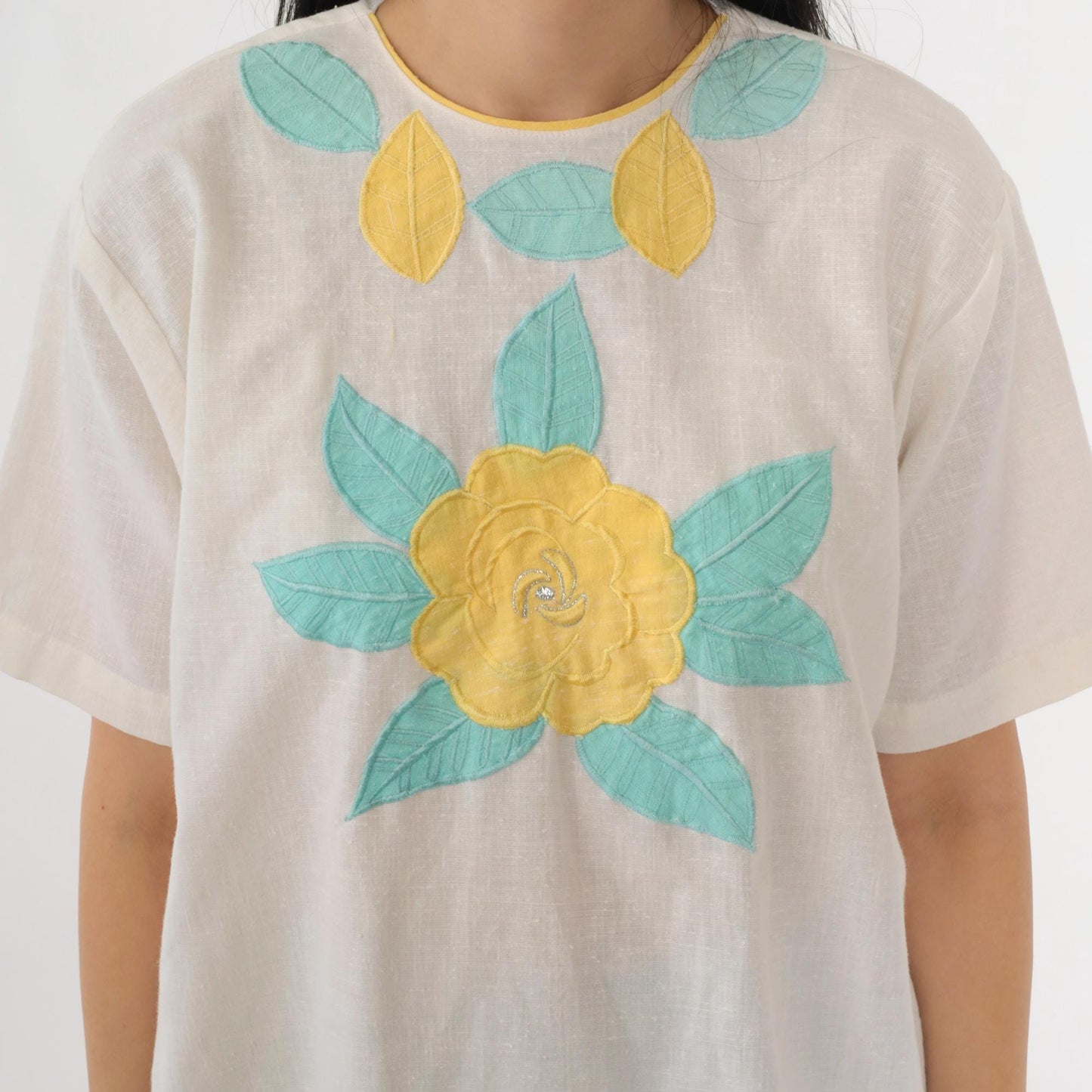 80s White Floral Embroidered Blouse Short Sleeve Button Back Medium