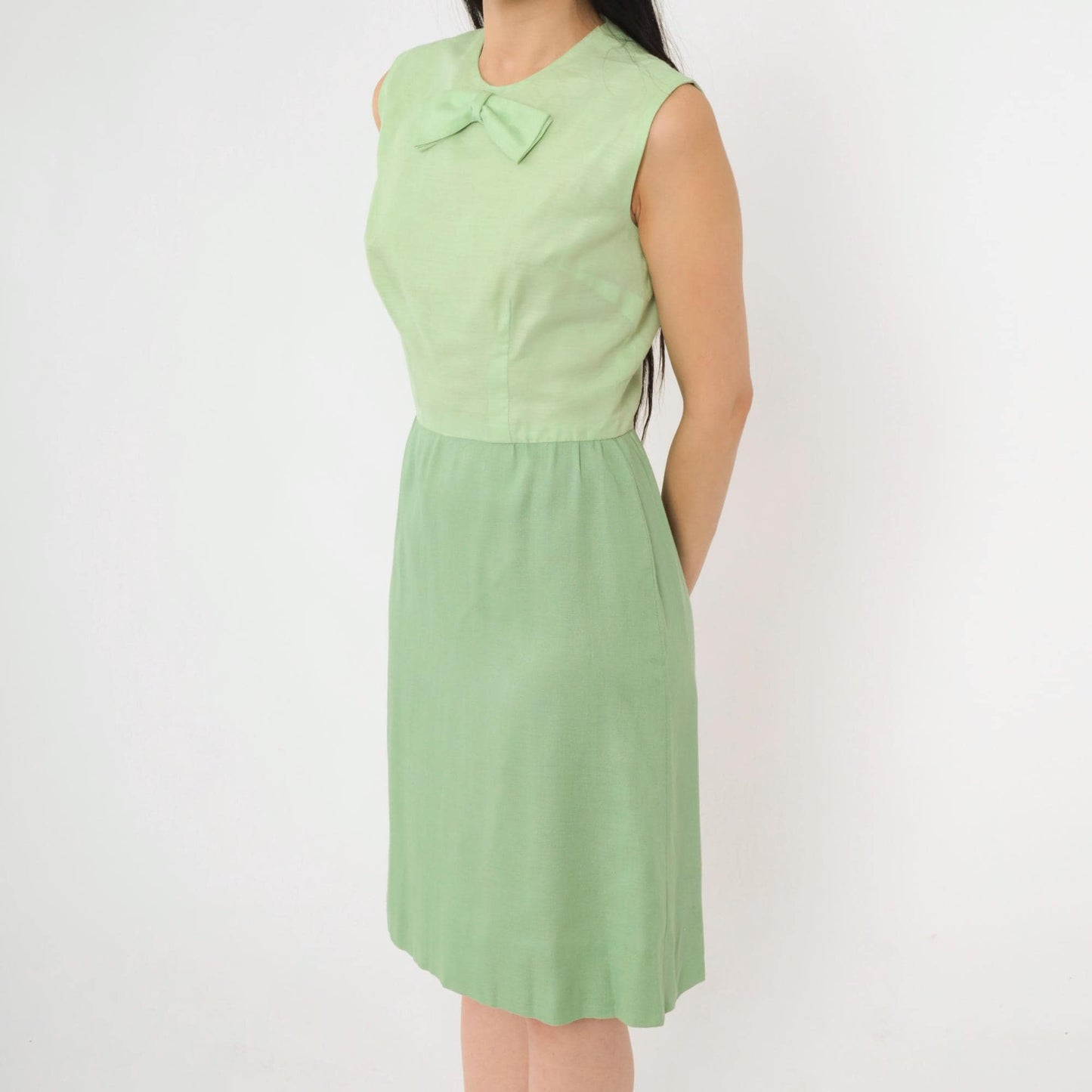 60s Two-Tone Green Bow Neckline Sleeveless Dress Knee Length Small