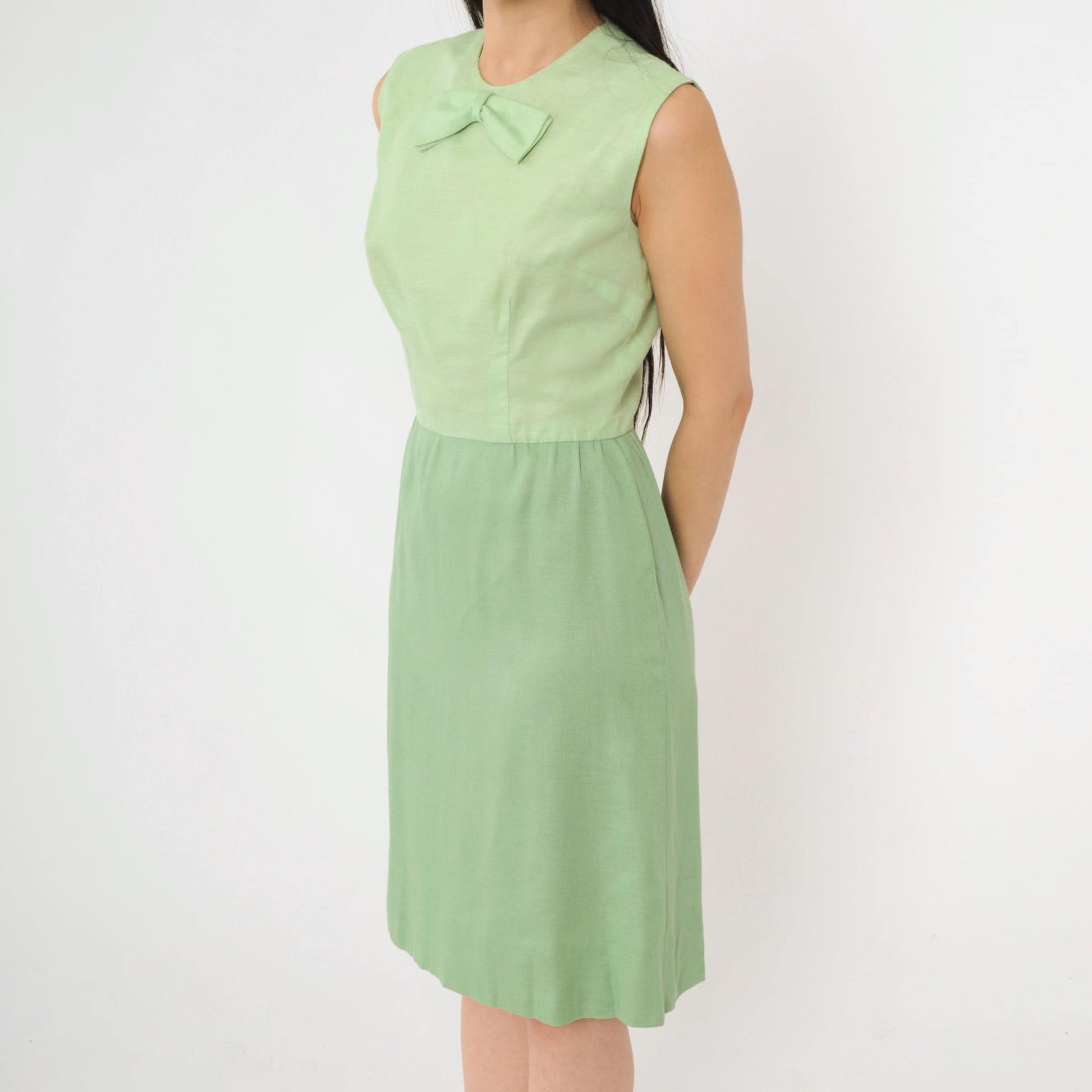 60s Two-Tone Green Bow Neckline Sleeveless Dress Knee Length Small