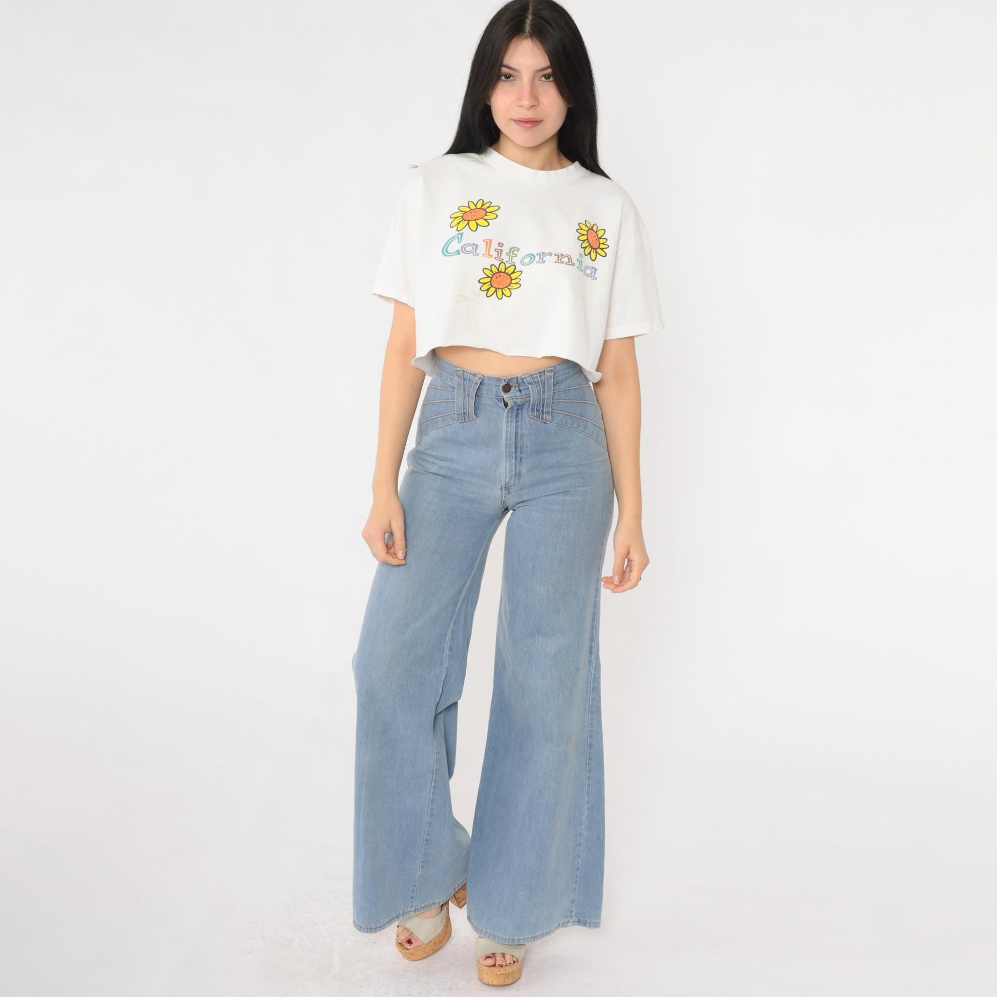 90s California Smiley Daisy Graphic Crop Top White Cotton Medium