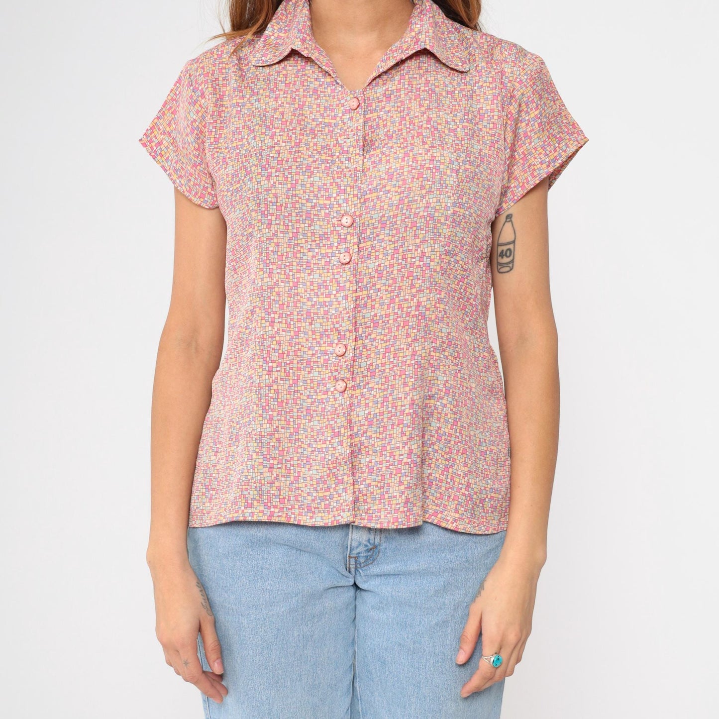 90s Geometric Pastel Pink Button Up Blouse Short Sleeve Collared Medium