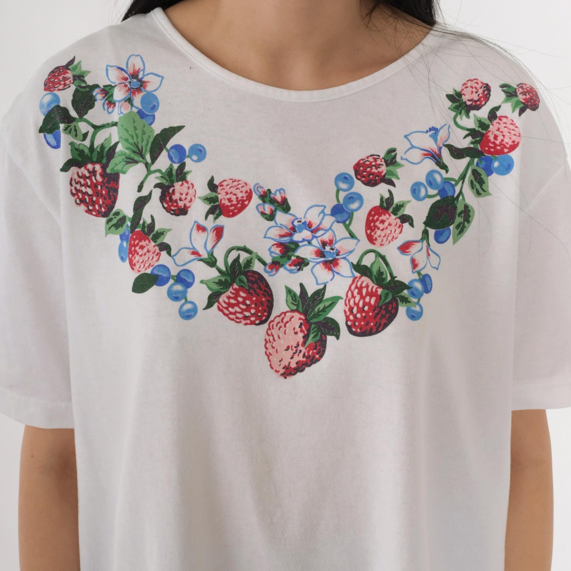 90s Strawberry Blueberry Necklace Print Graphic Tee White Extra Large