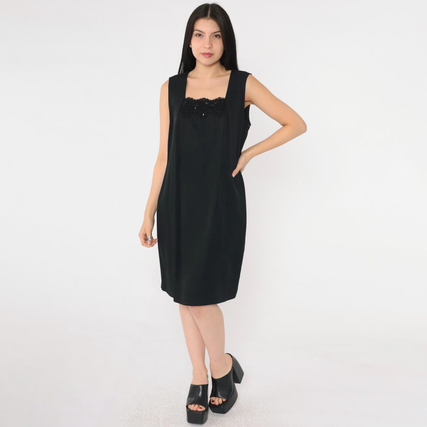 90s R & M Richards Black Sequin Beaded Lace Neckline Knee-Length Sheath Dress Large