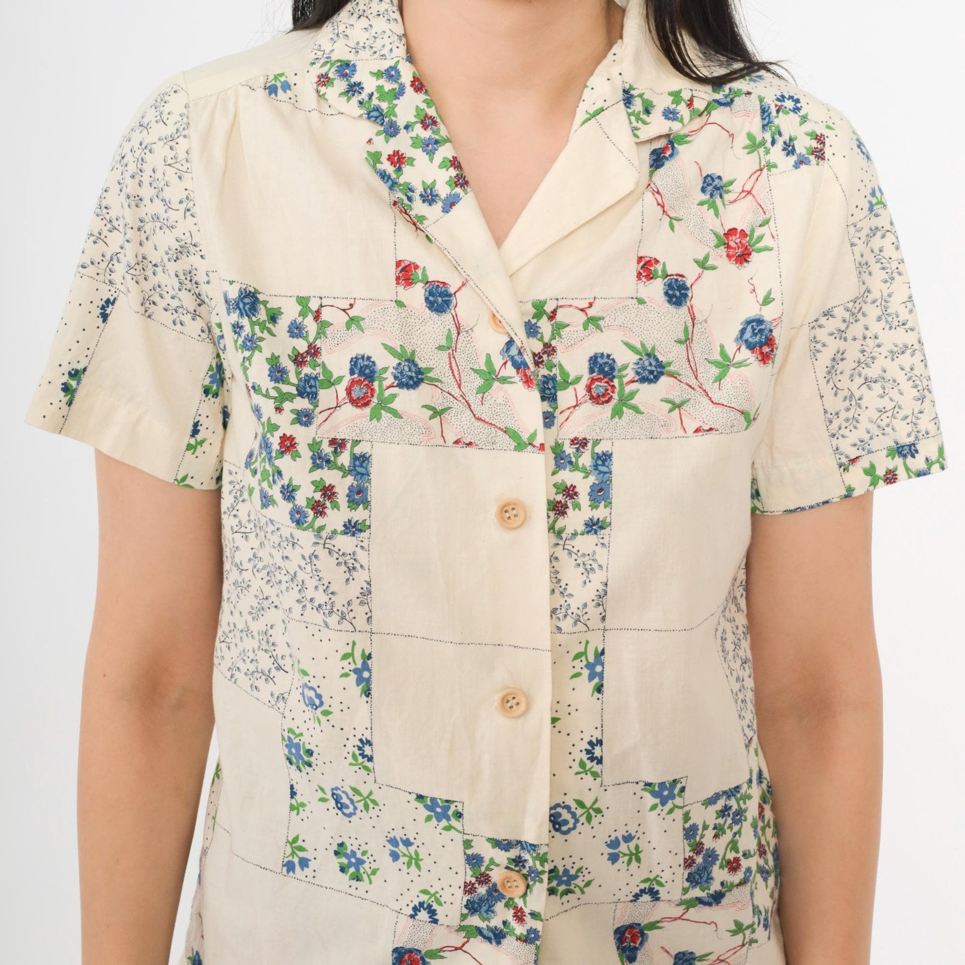 70s Patchwork Floral Cream Button Up Blouse Short Sleeve Collared Extra Small