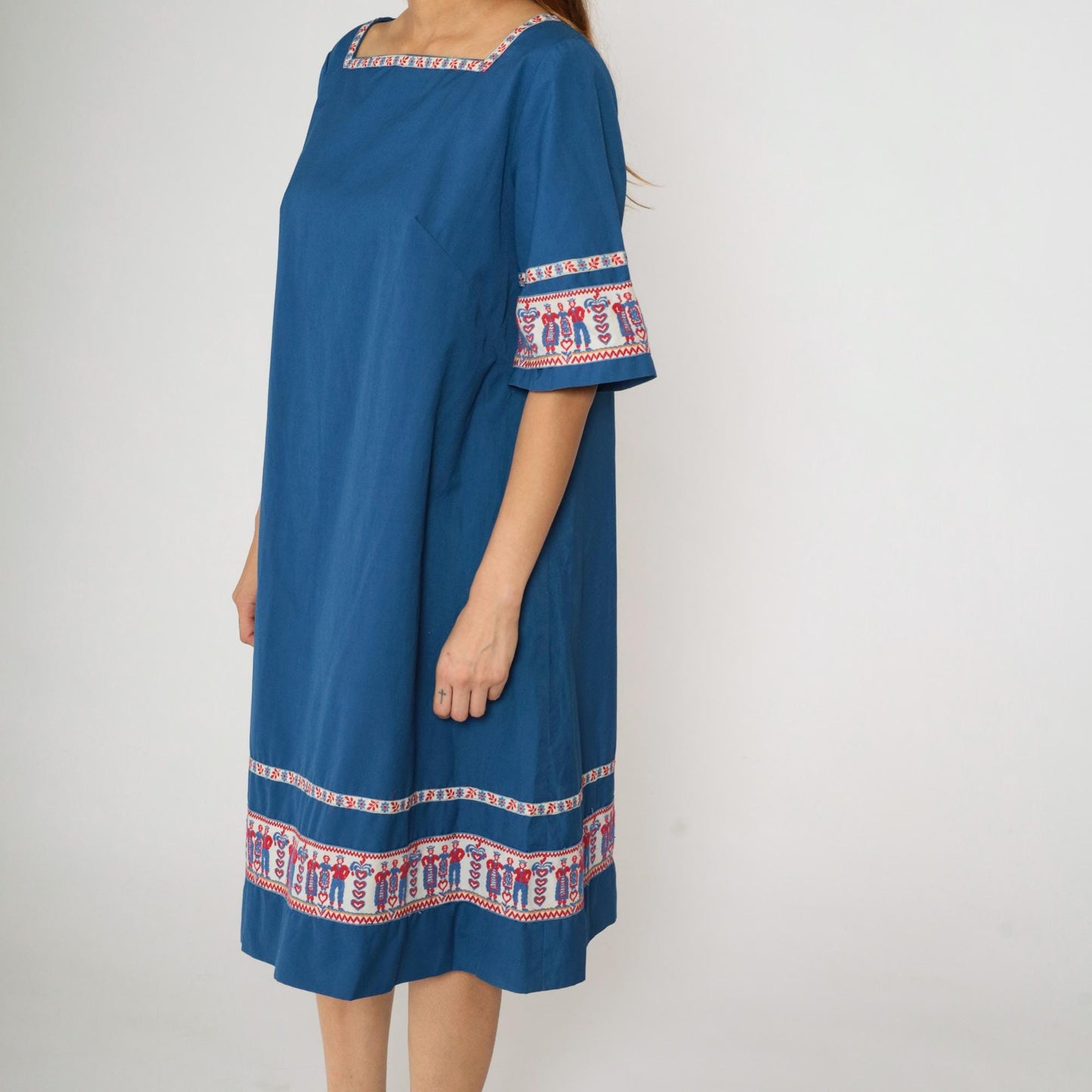 1970s Austrian Folk Embroidered Shift Dress Blue Midi Bell Sleeve Medium Large