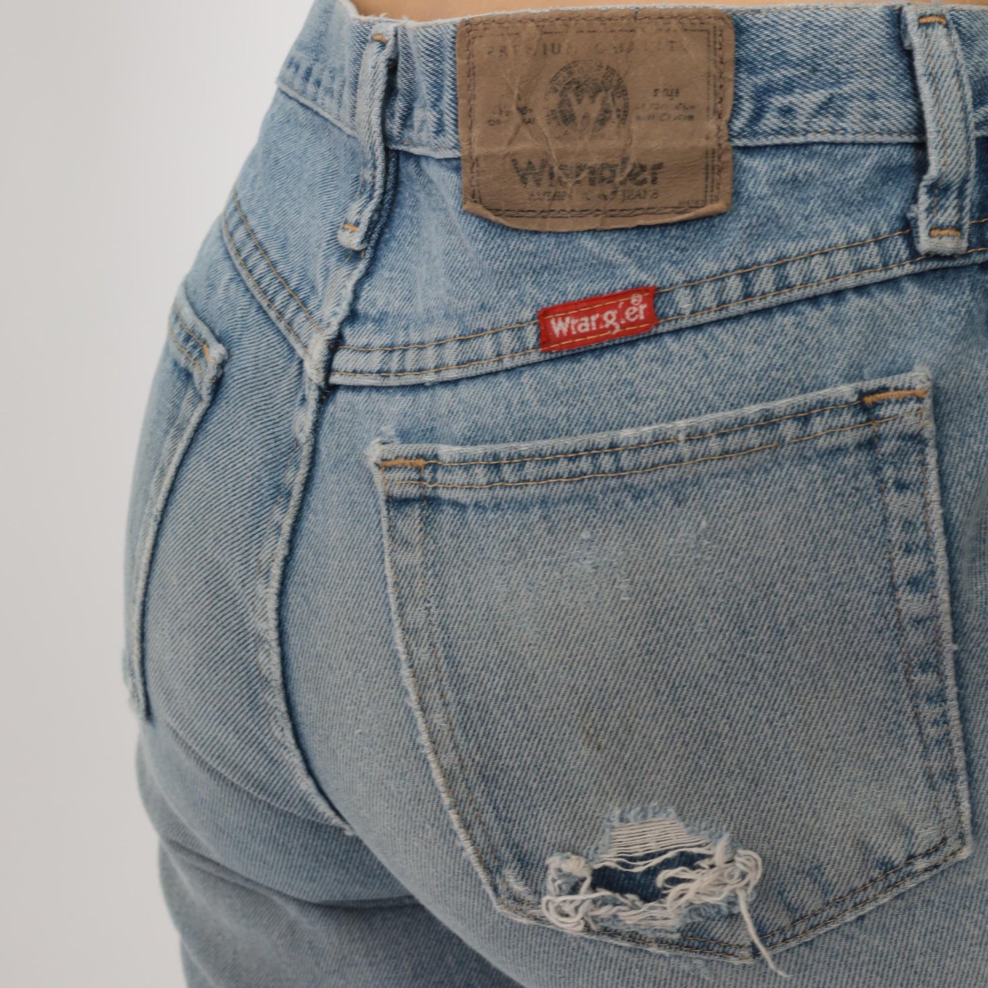 00s Wrangler Straight Leg High Rise Jeans Faded Blue Ripped 29x32