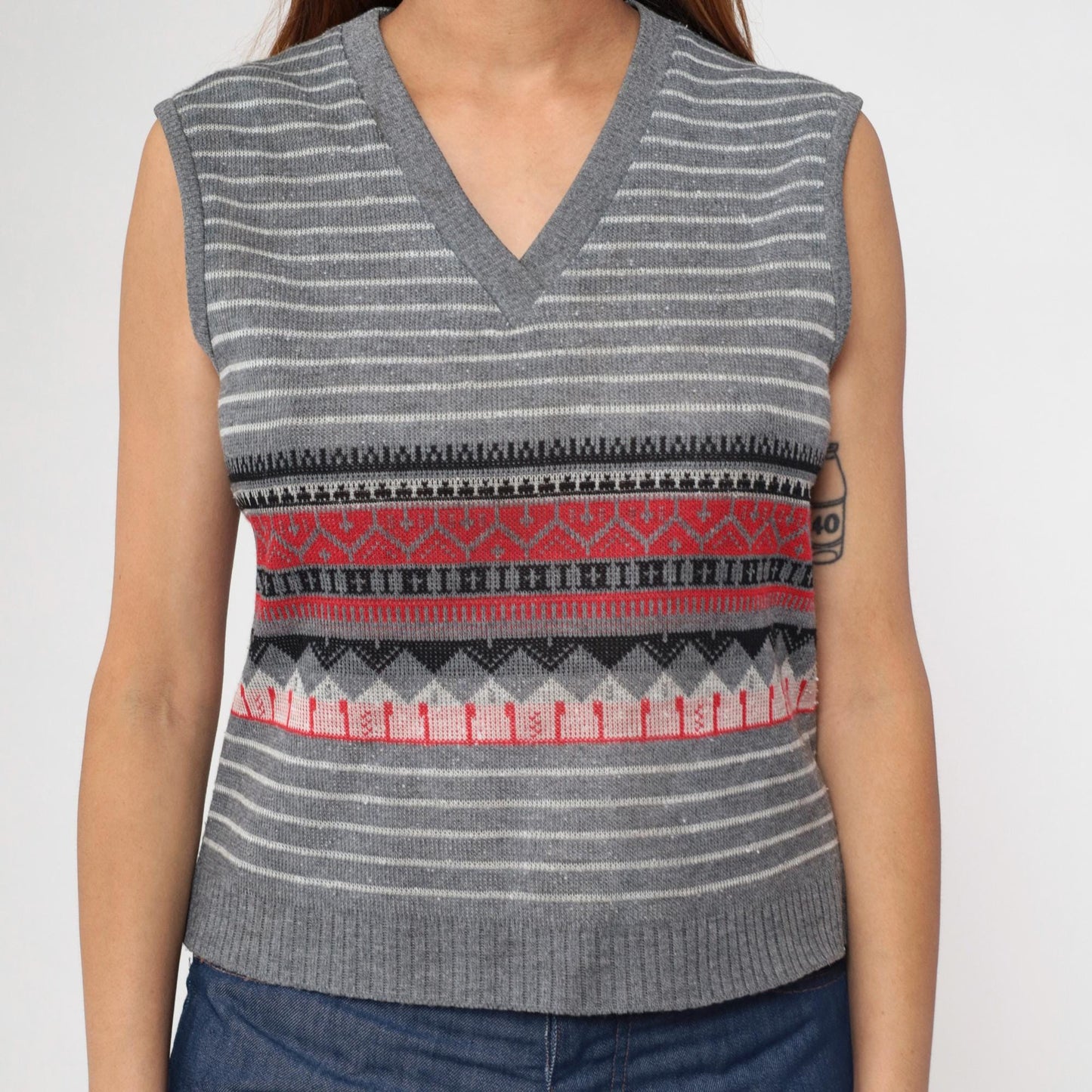 1970s Geometric Striped Knit Vest Grey Red White V-Neck Sleeveless Small