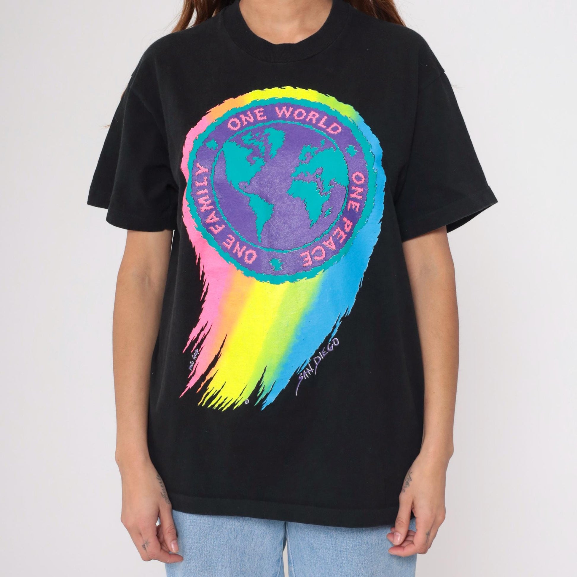 90s One World One Peace Rainbow Globe Graphic T-Shirt Black Cotton Medium