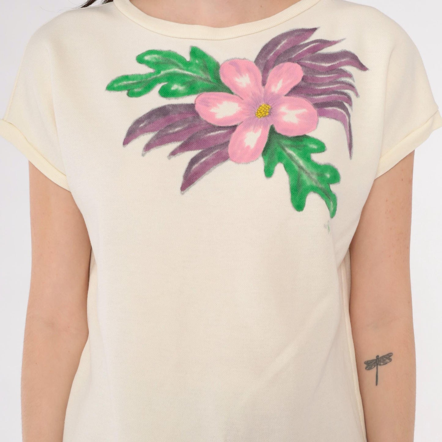 80s Cream Floral Hand Painted Cap Sleeve T-Shirt Pink Purple Graphic Medium