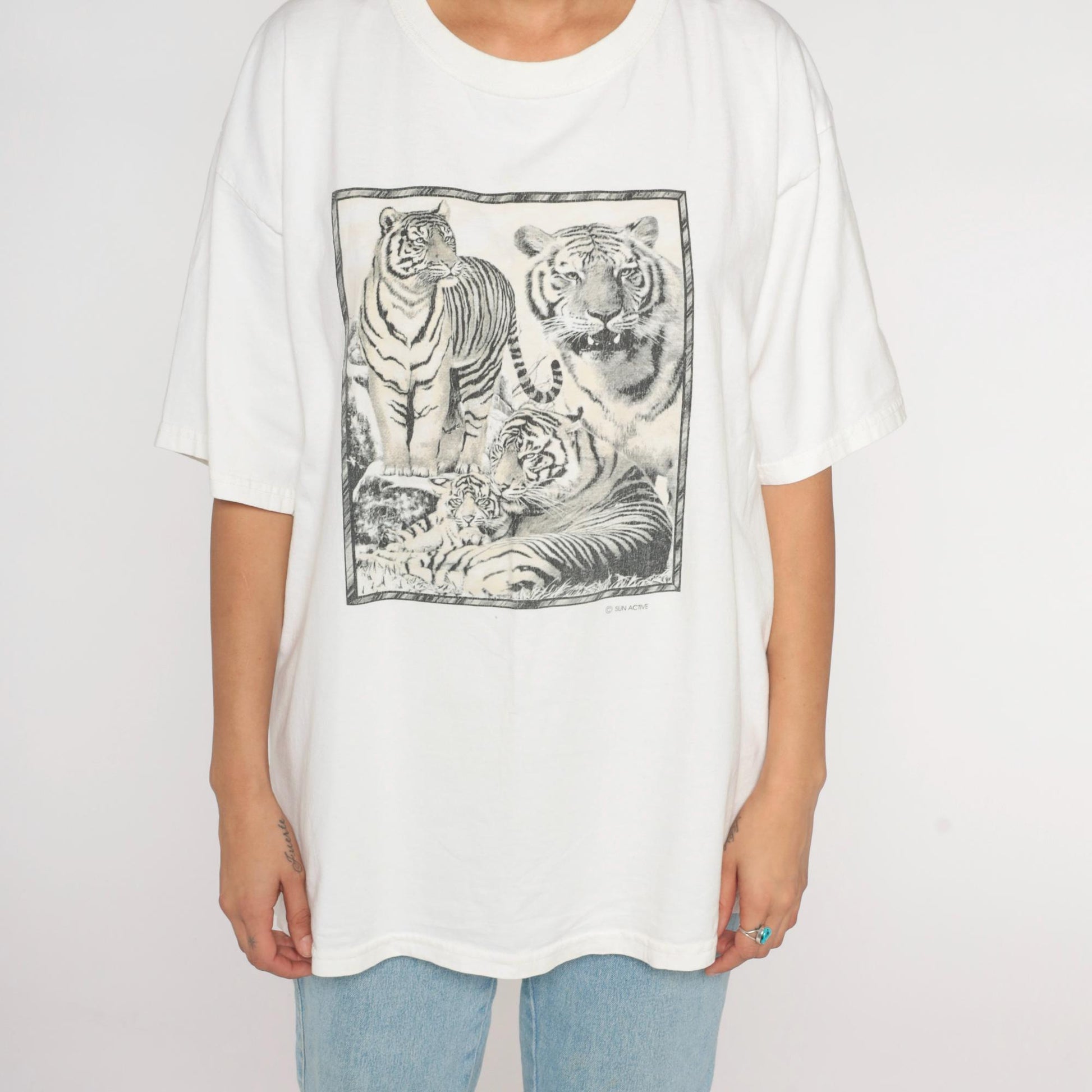 90s Tiger Graphic T-Shirt White UV Colorizing Crewneck Tee Large