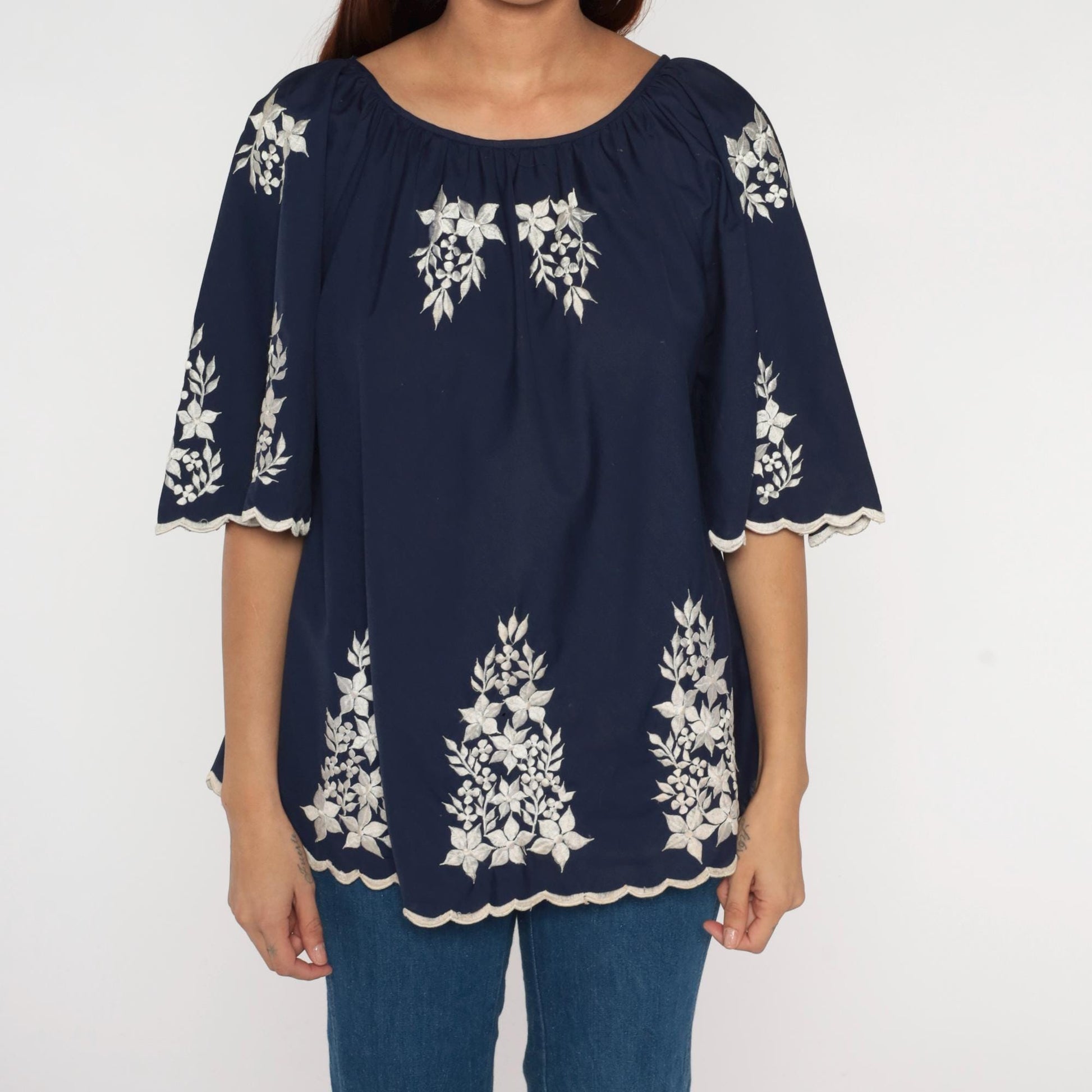 70s Embroidered Peasant Blouse White Navy Floral Bell Sleeve Tunic Medium