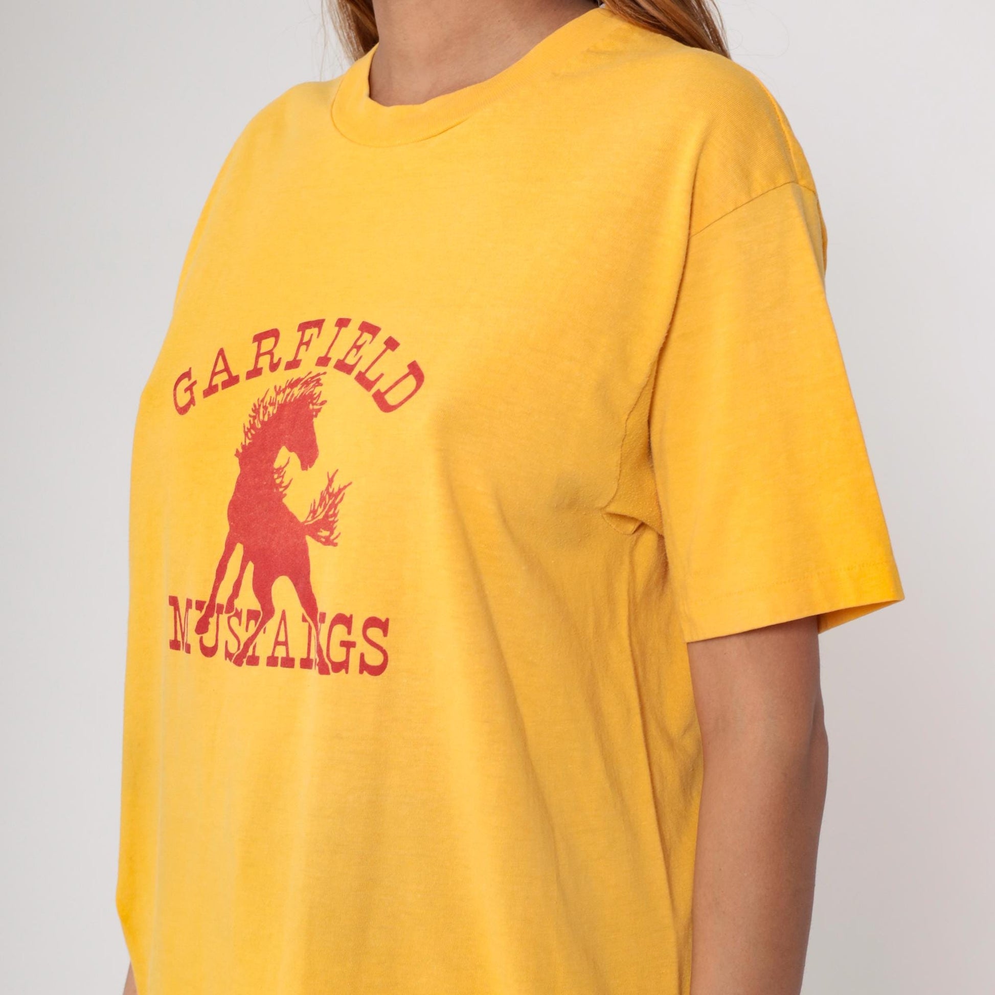 90s Garfield County Mustangs Montana High School Graphic Tee Yellow XL