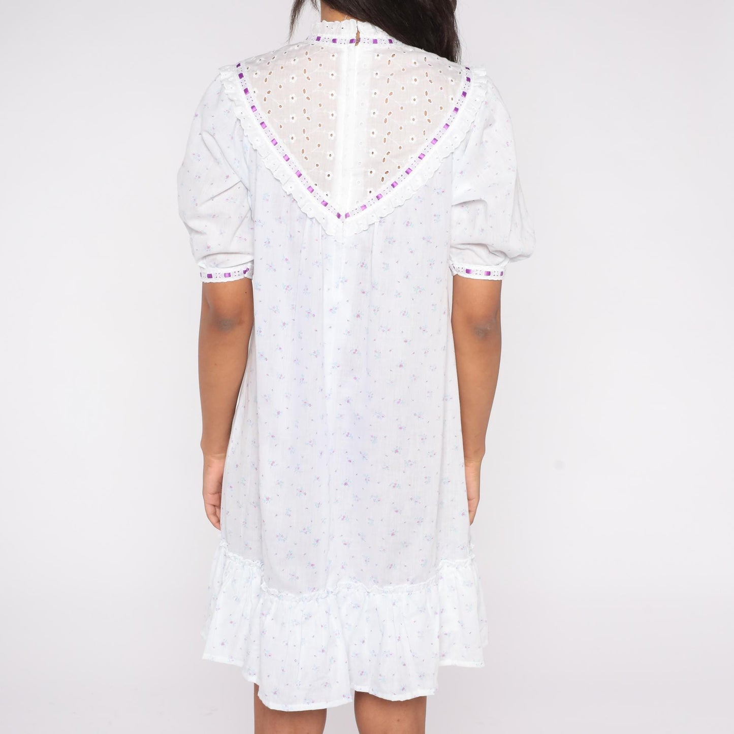 70s White Cotton Floral Dress Puff Sleeve Purple Ribbon Eyelet Bib Medium M