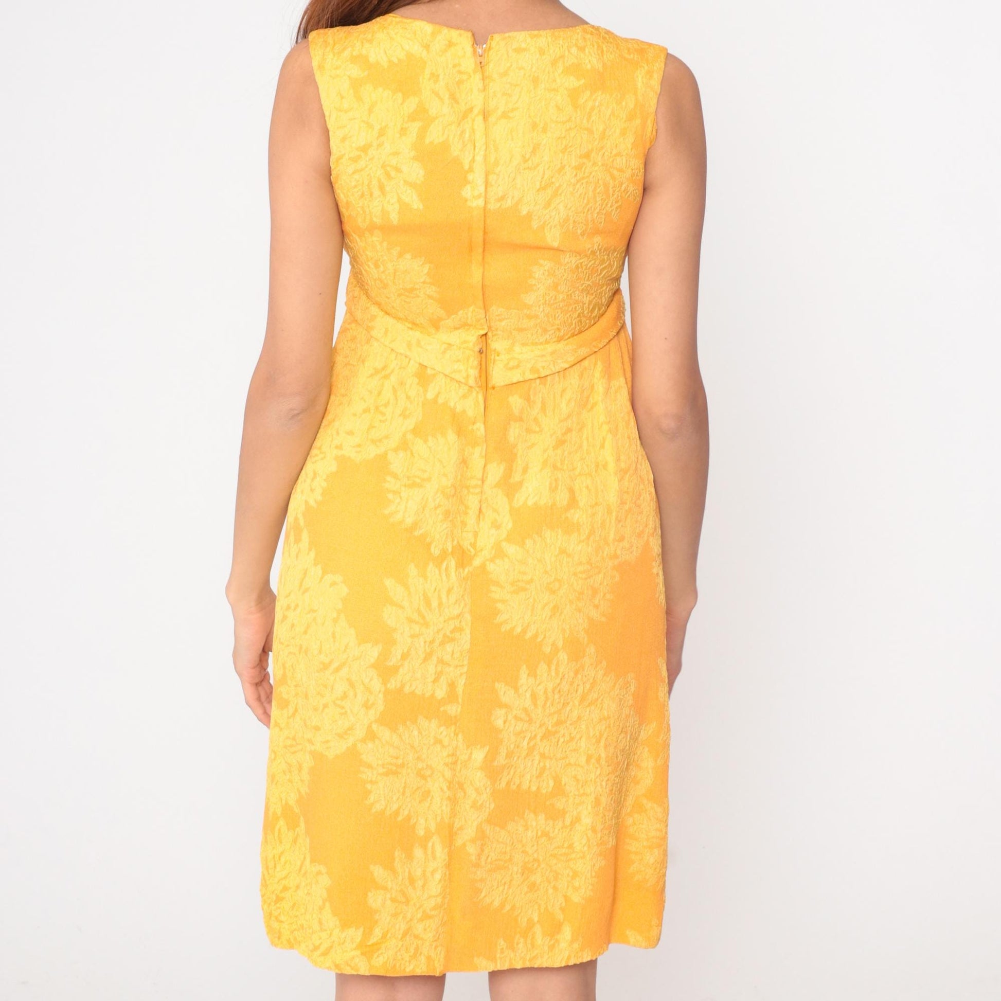 60s Golden Yellow Jacquard Cocktail Dress Sleeveless Scoop Neck Knee Length Extra Small XS