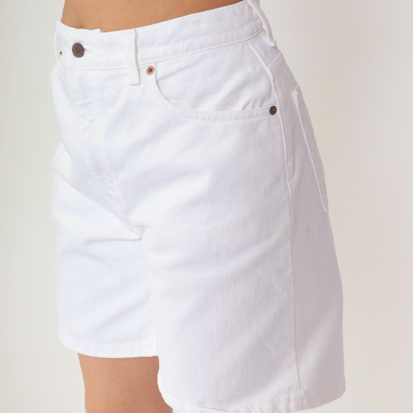 90s Levi's 551 White Denim Shorts High Rise Relaxed Fit Medium M