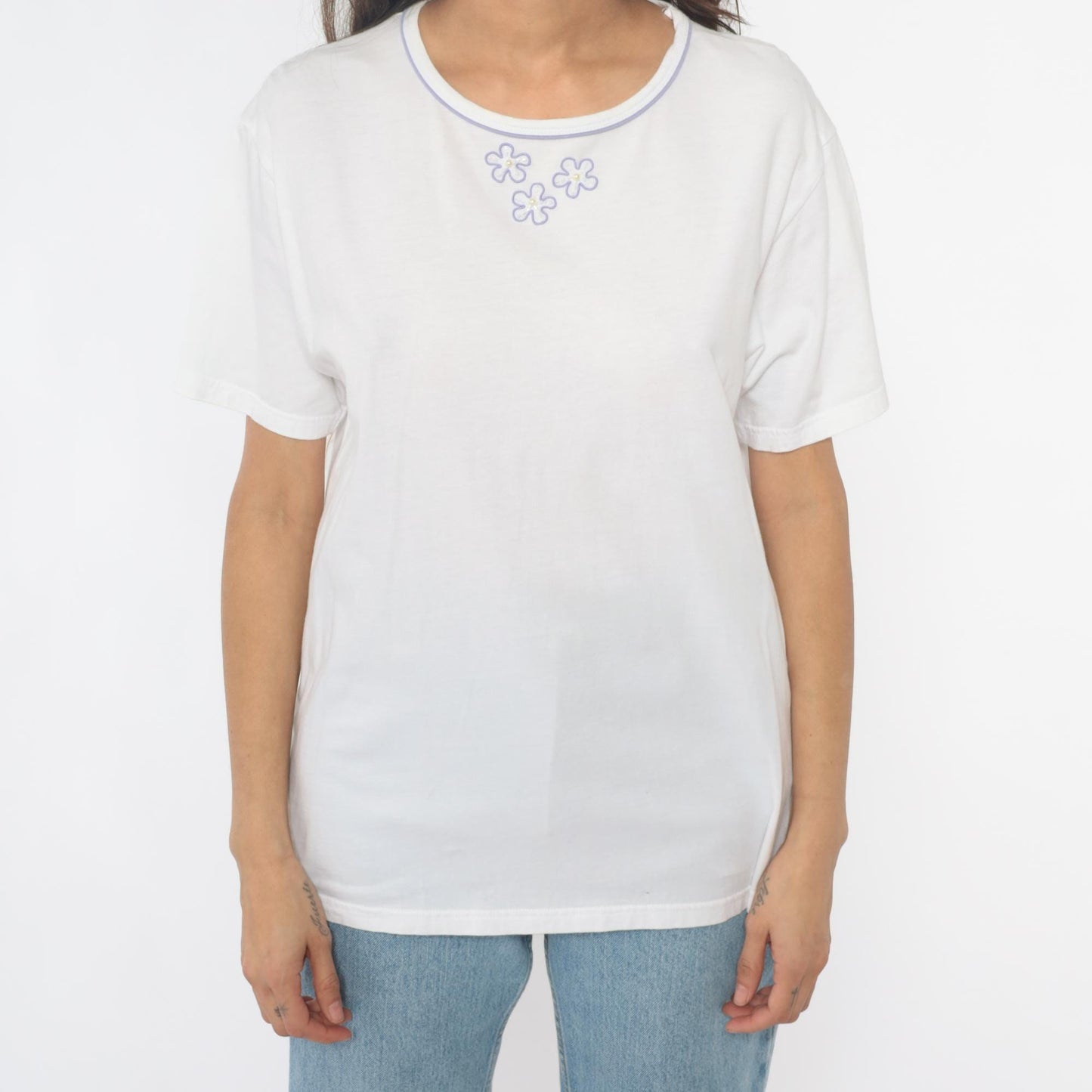 90s White Cotton Tee Embroidered Purple Flowers Pearl Centers Large L