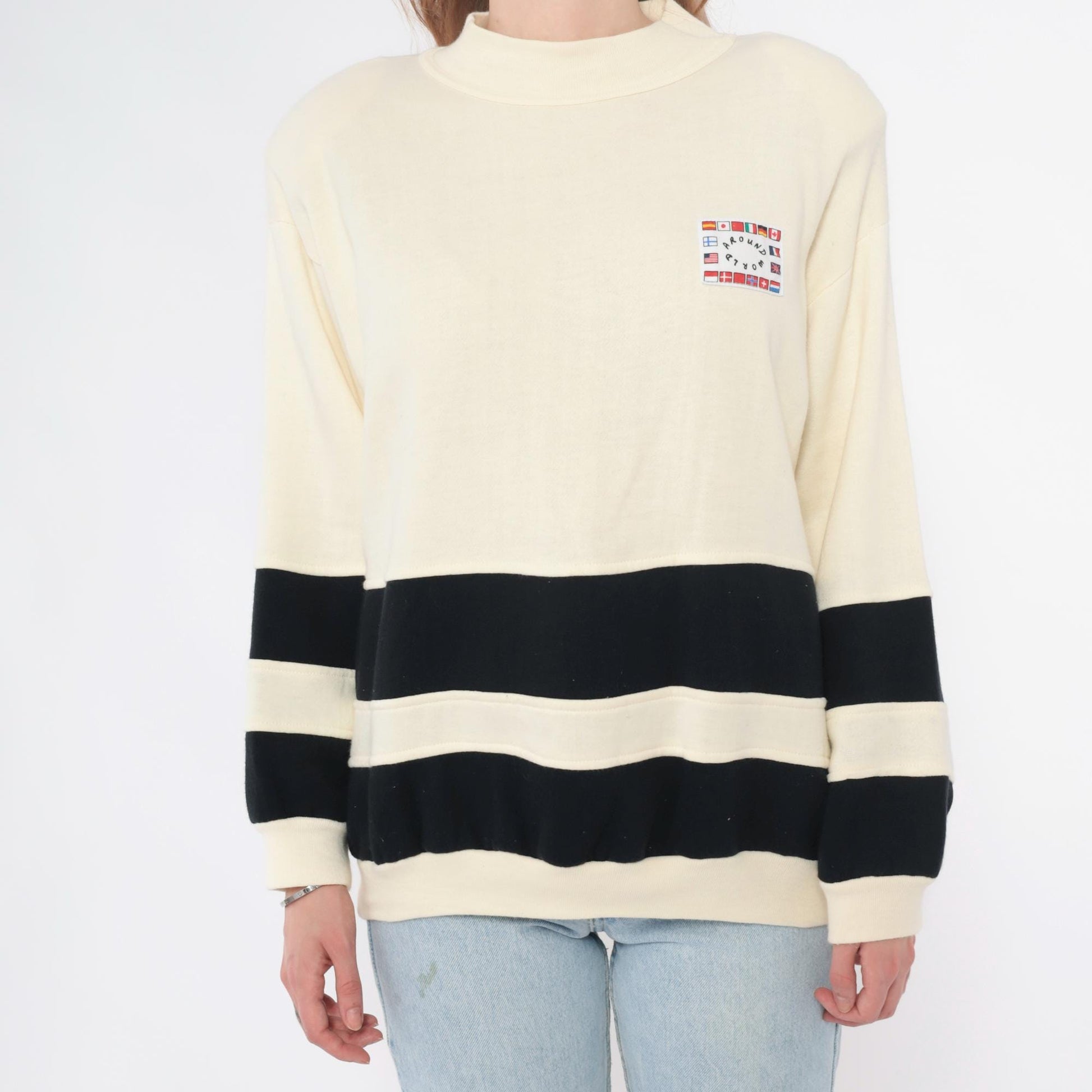 90s Wye Oaks Cream Striped Crewneck Sweatshirt International Flags Patch Medium M