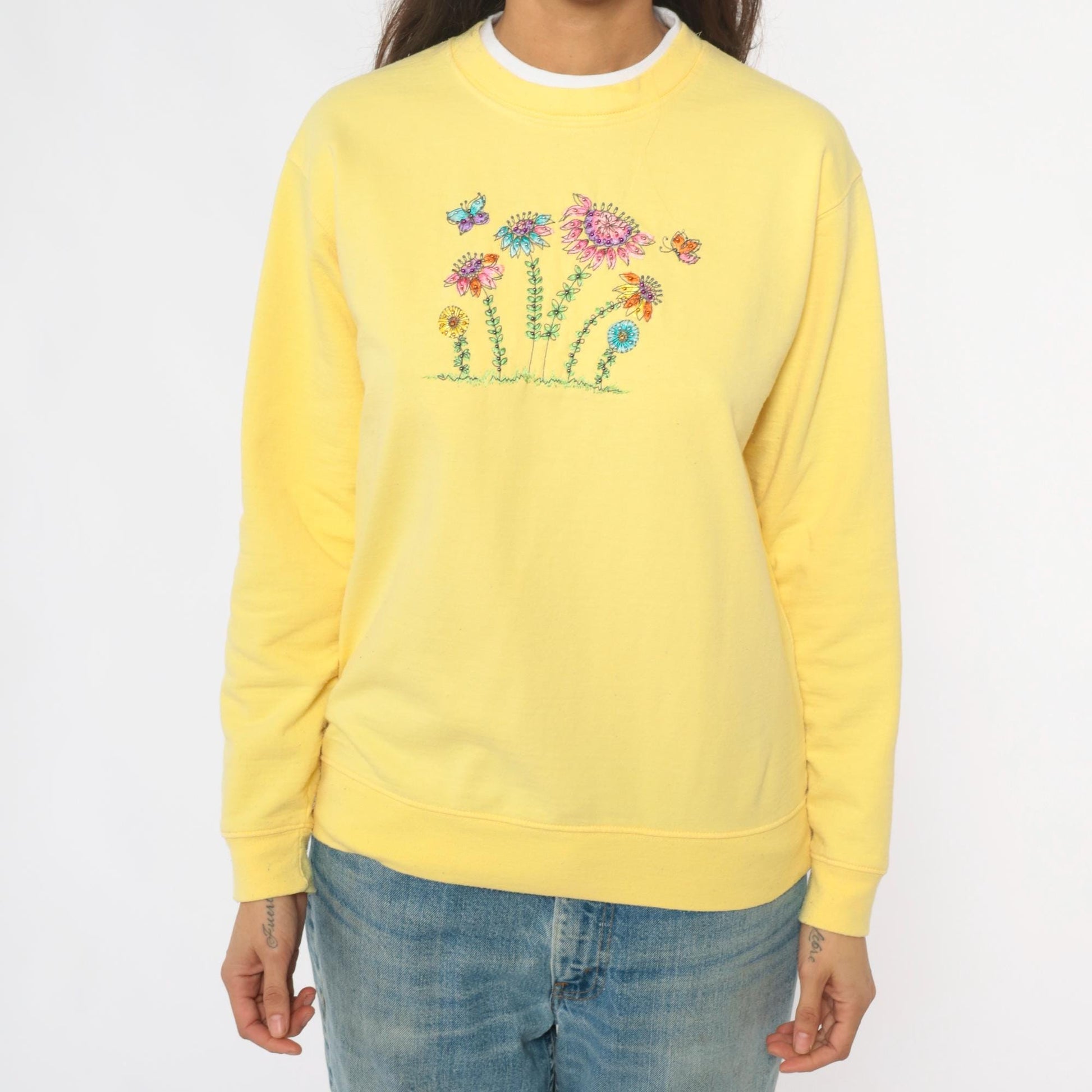 90s Yellow Floral Embroidered Sweatshirt Butterfly Garden Crewneck Medium M