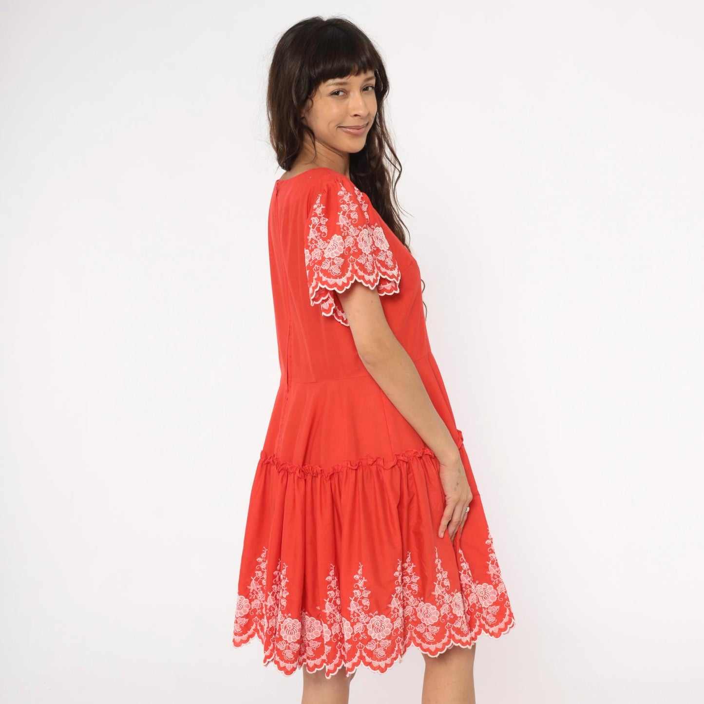 70s Coral Red Prairie Dress White Lace Sweetheart Neckline Tiered Skirt Medium M