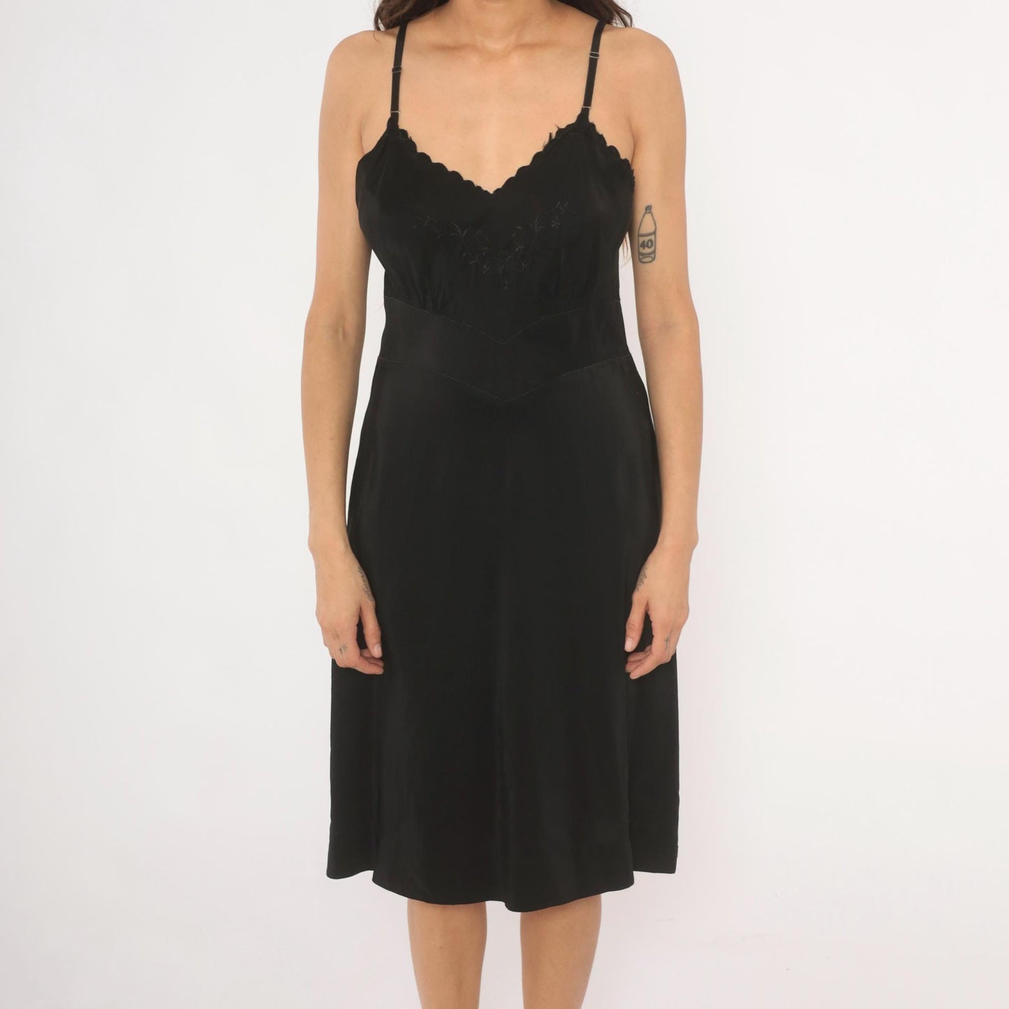 1950s Black Slip Dress Scalloped Lace Trim Embroidered Floral Bodice Medium M