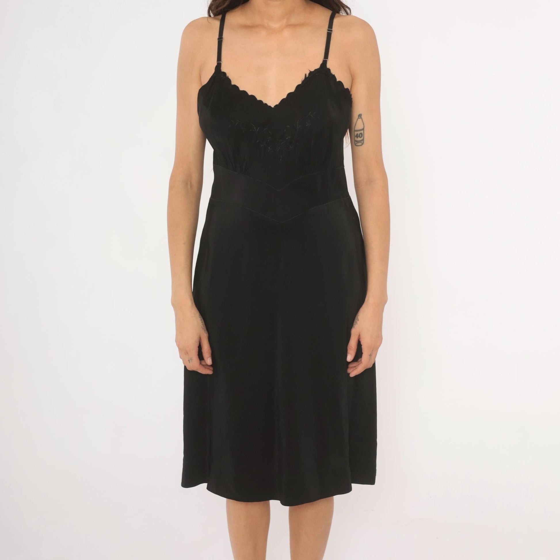 1950s Black Slip Dress Scalloped Lace Trim Embroidered Floral Bodice Medium M