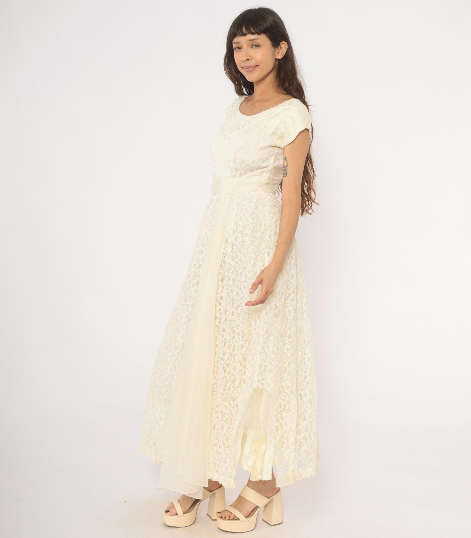 60s Ivory Lace Gown Cap Sleeve A-Line Floral Overlay Cream Sash Small