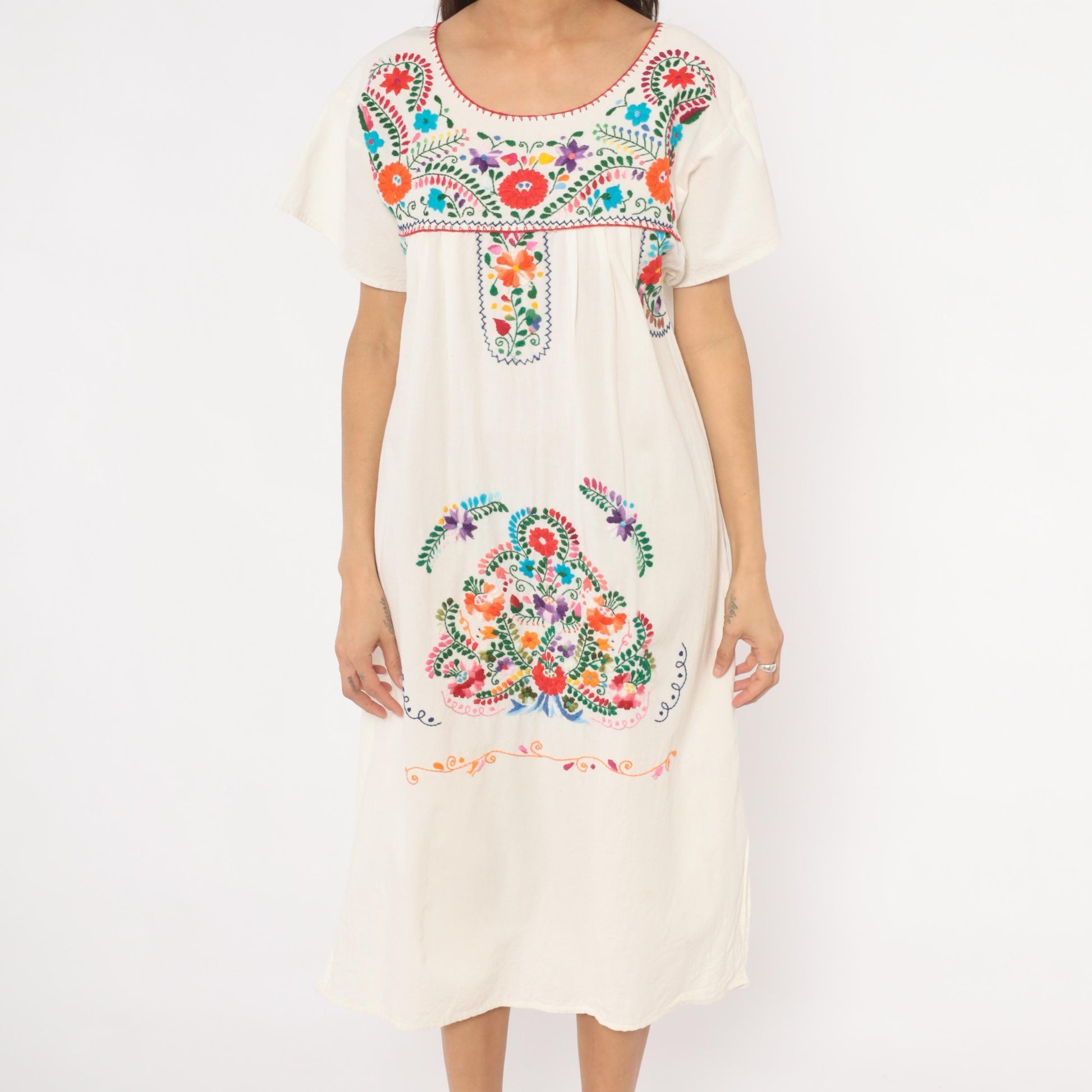 90s Mexican Puebla Embroidered Dress White Cotton Floral Midi Scoop Neck Medium M