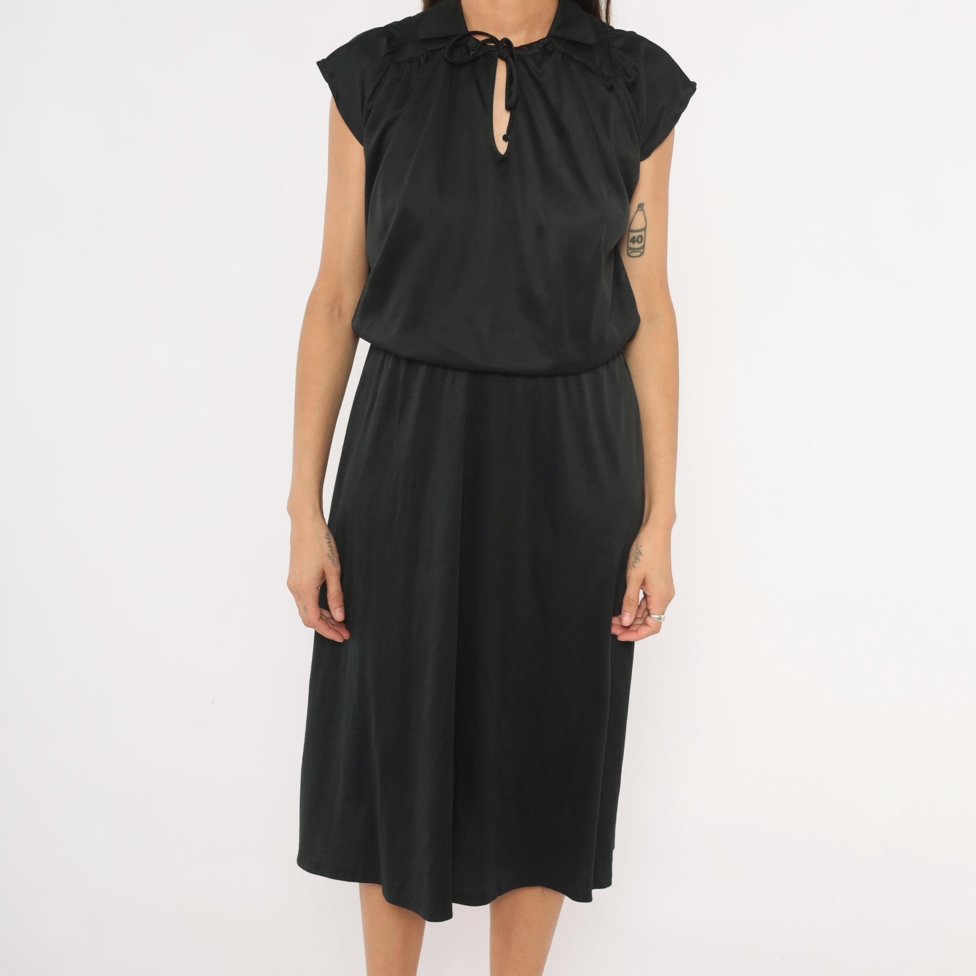 1970s Black Tie Neck Dress Cap Sleeve Keyhole Neckline Gathered Waist Large L
