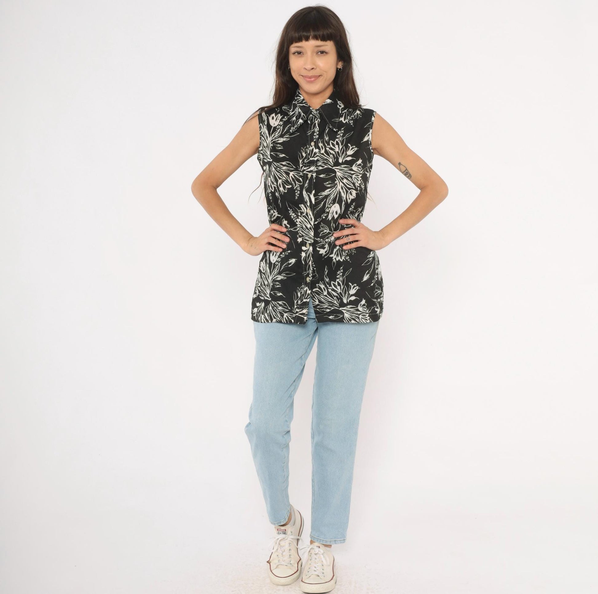 70s Black White Botanical Sleeveless Blouse Pointed Collar Tunic Medium