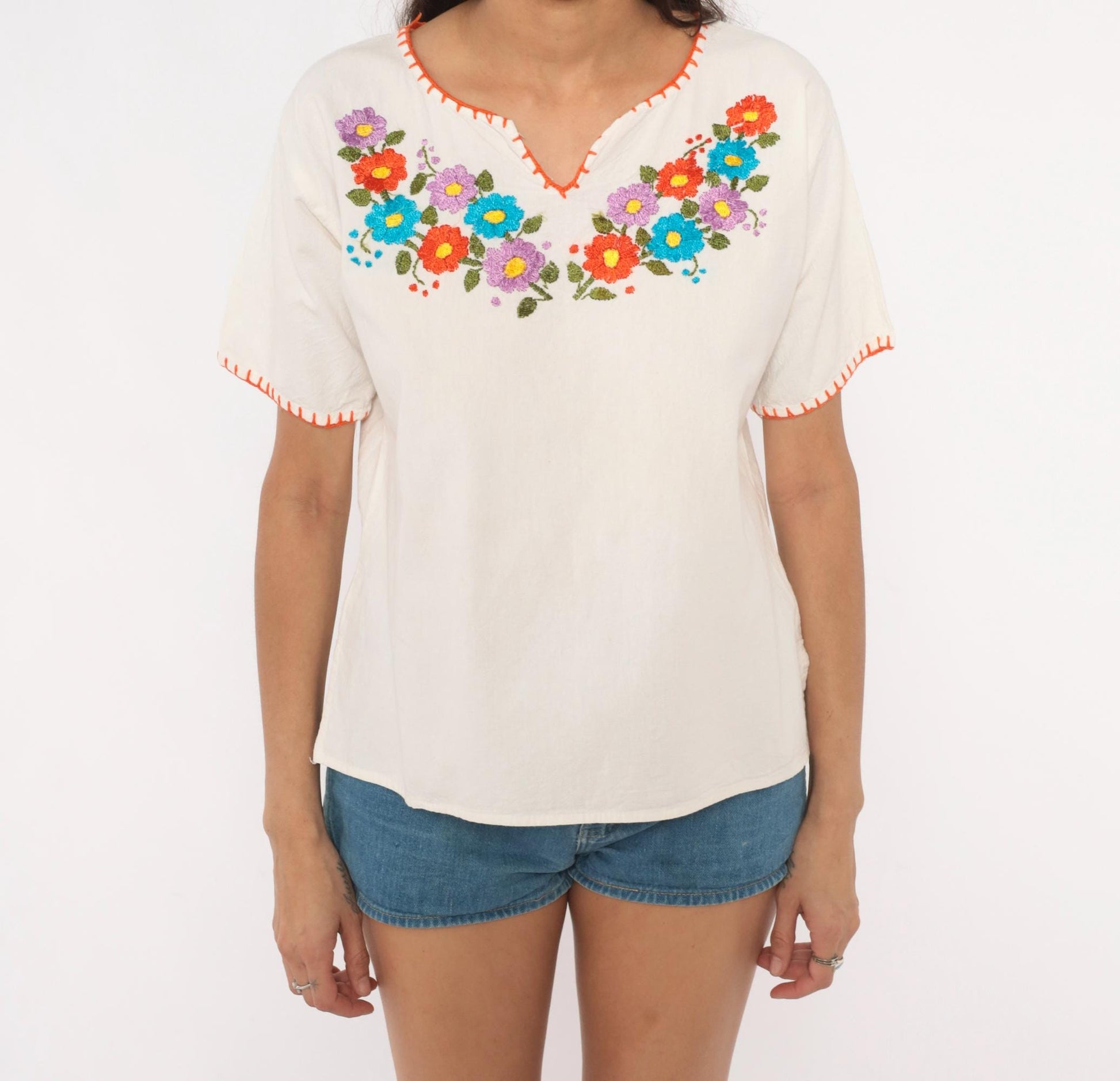 90s White Cotton Peasant Blouse Hand-Embroidered Floral V-Neck Medium M