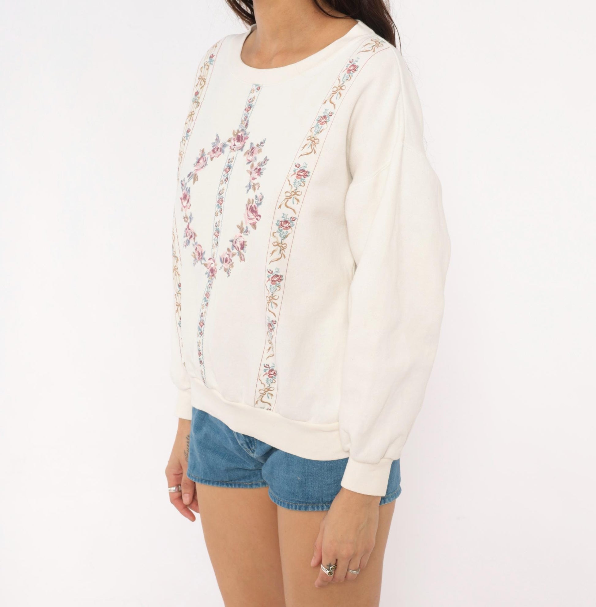 90s Russ Floral Wreath Embroidered Sweatshirt Cream Cotton Crewneck Medium M