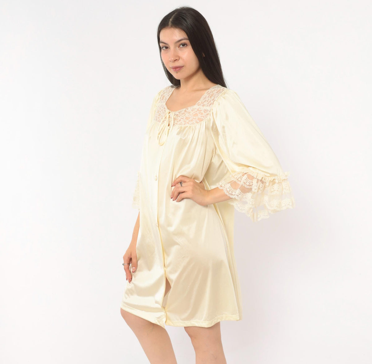 80s Vanity Fair Cream Lace Robe Bell Sleeve Button Front Small